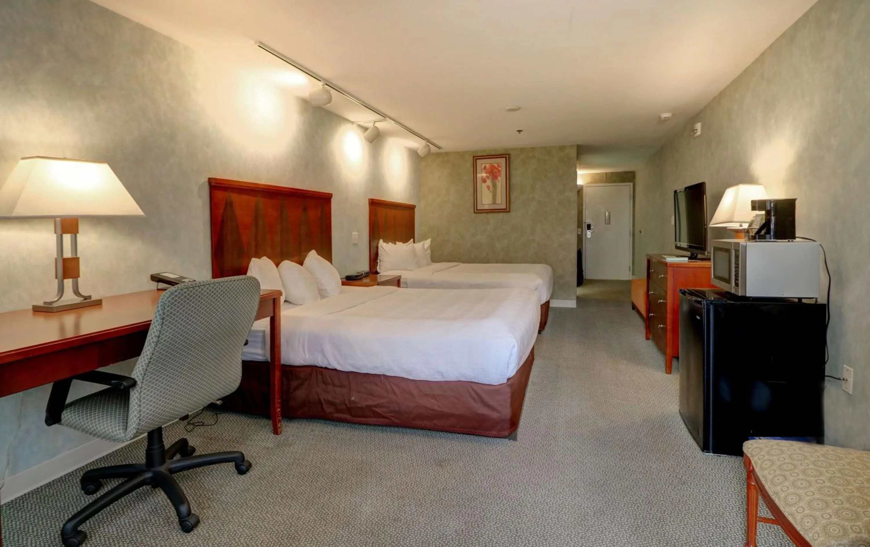 Bedroom, Bed in Senator Inn & Spa