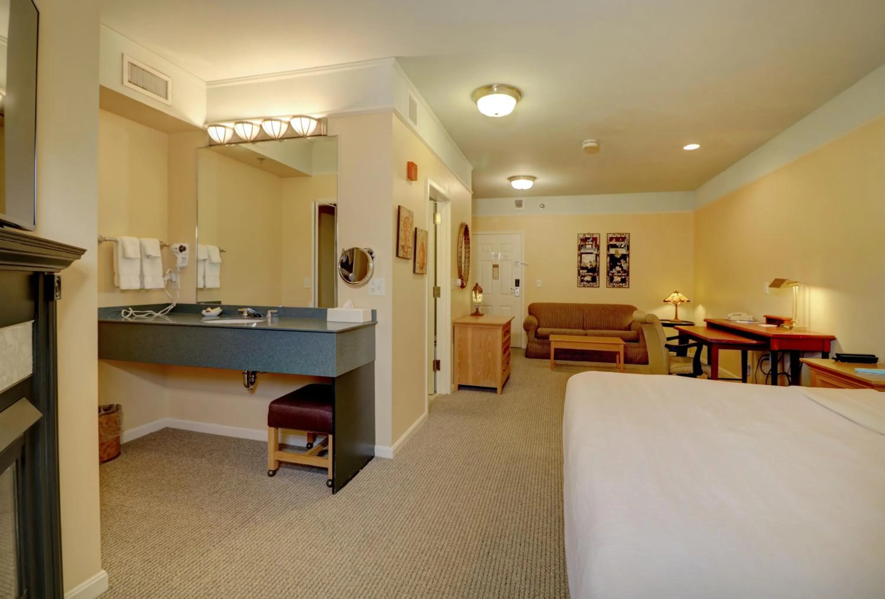 Bedroom, Bed in Senator Inn & Spa