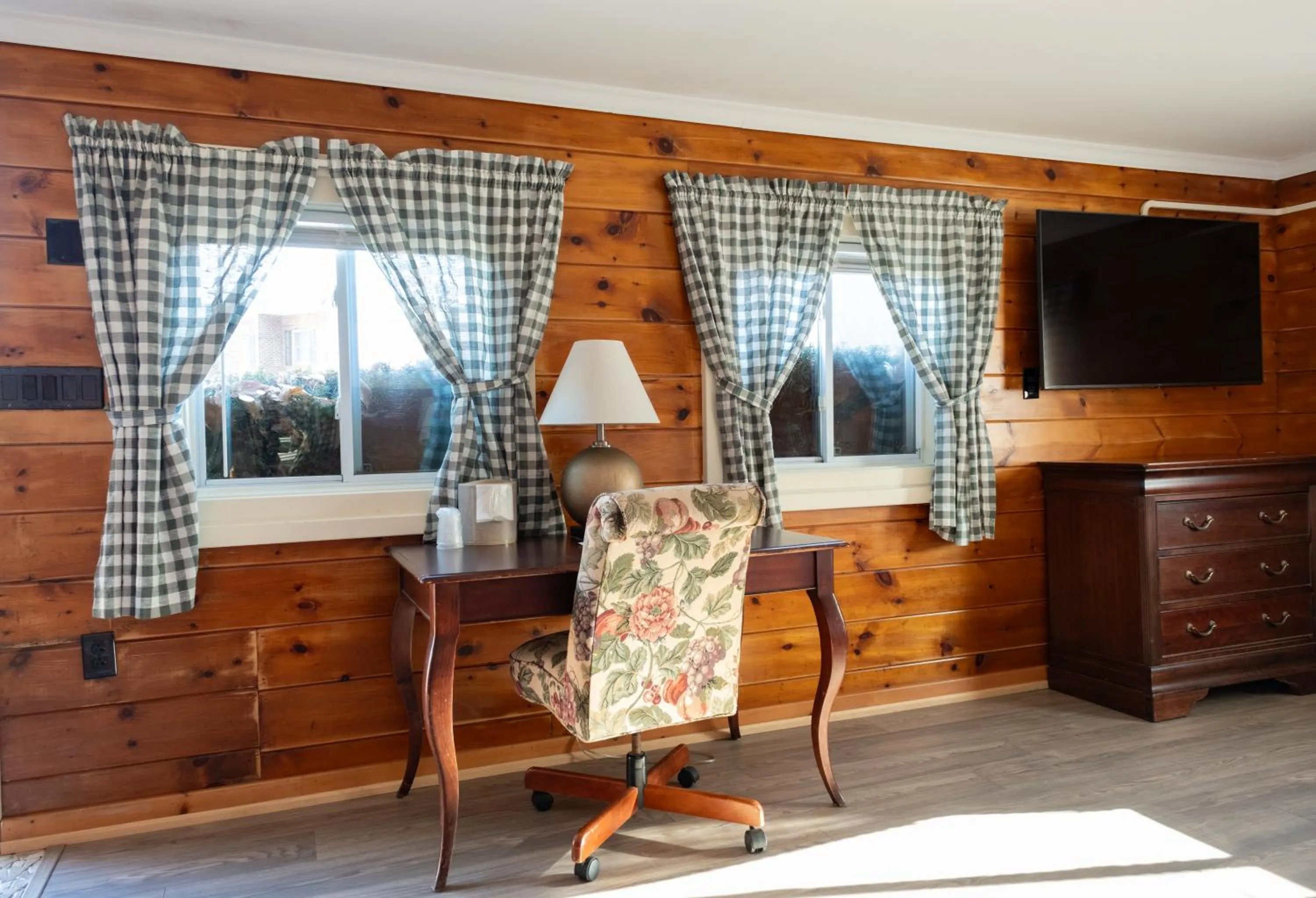 Seating area in Senator Inn & Spa