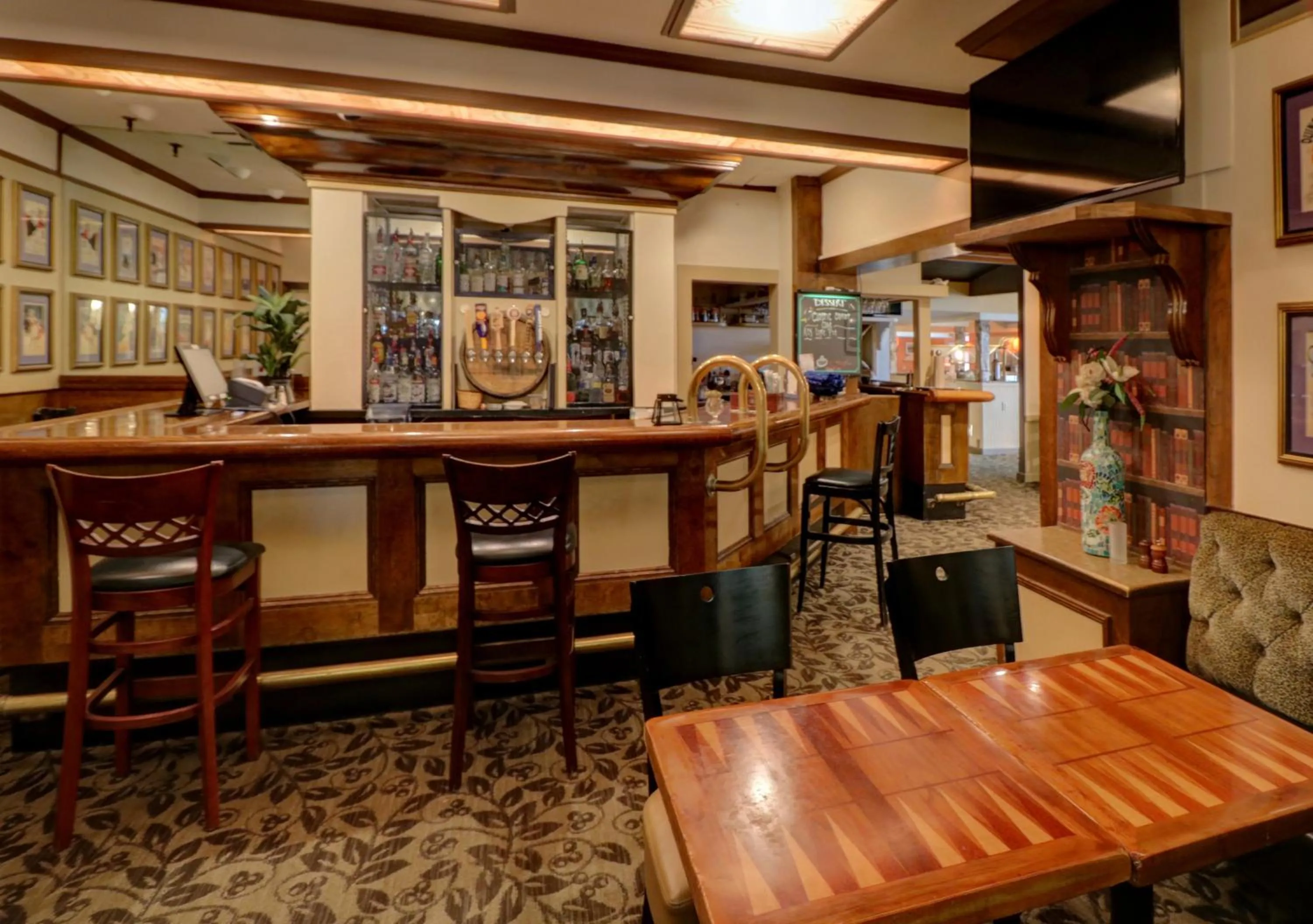 Lounge or bar in Senator Inn & Spa