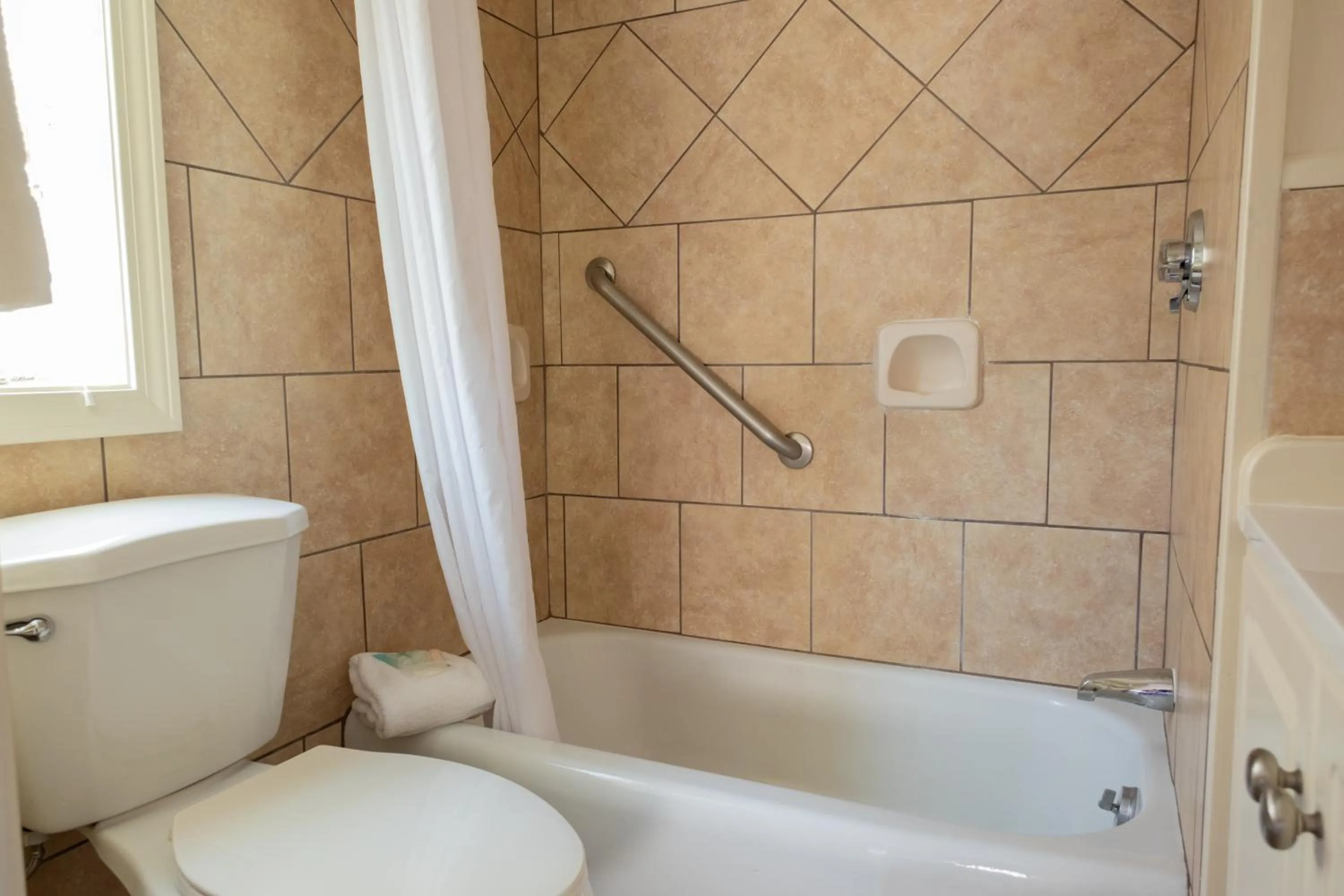 Shower in Senator Inn & Spa