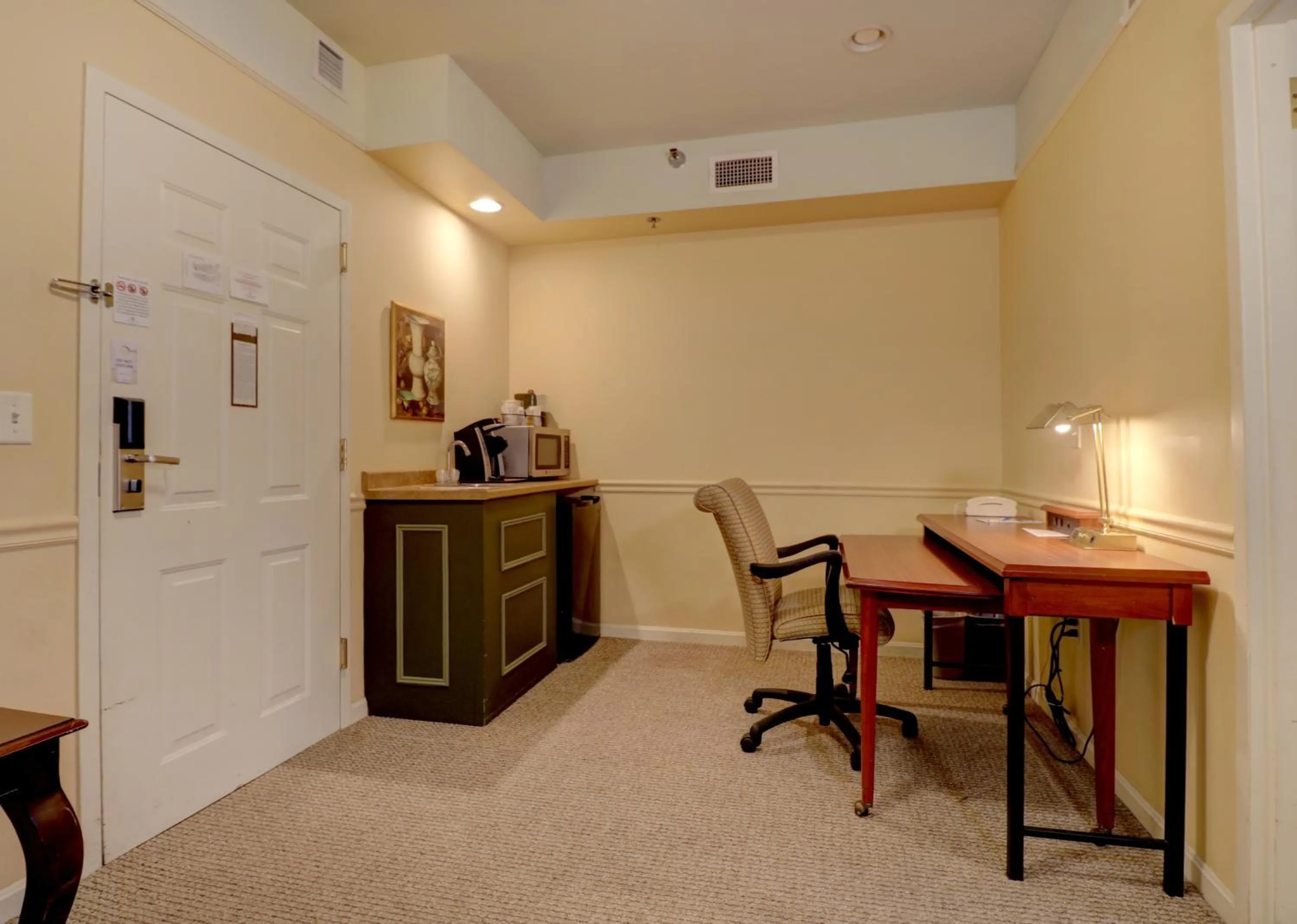 Kitchen or kitchenette in Senator Inn & Spa