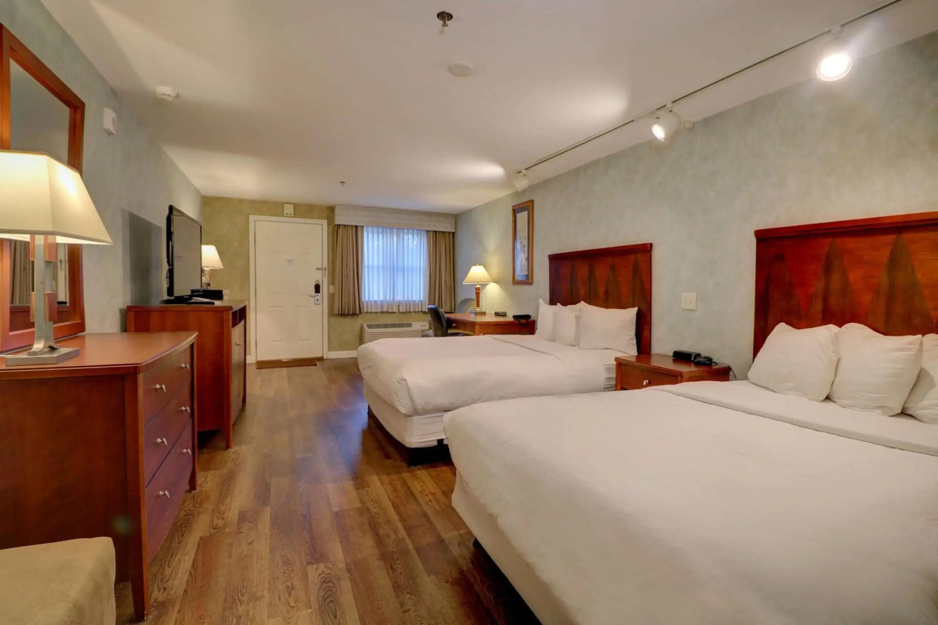 Premium 2 Queens in Senator Inn & Spa Premium 2 Queens in Senator Inn & Spa