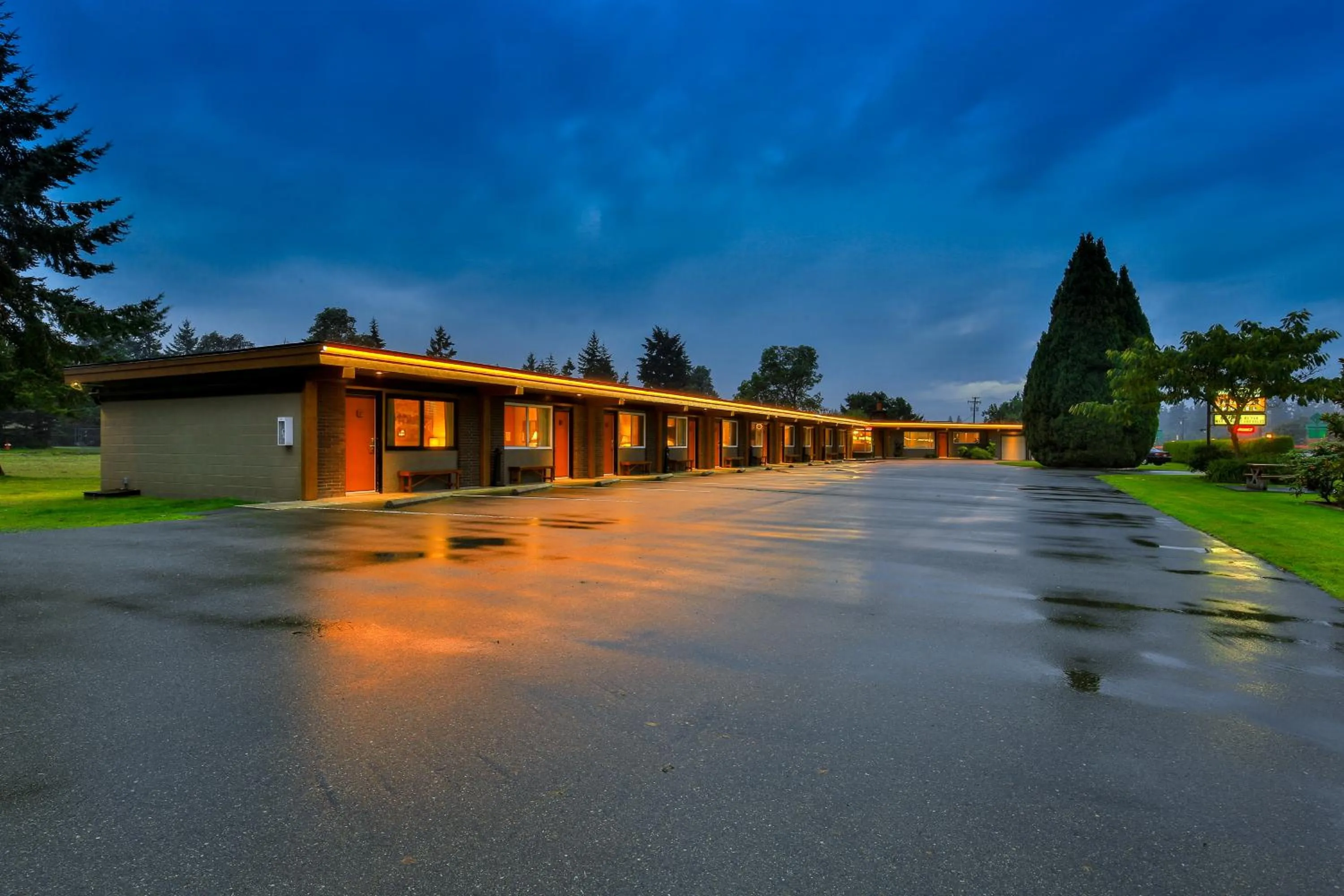 Property building in Arbutus Grove Motel
