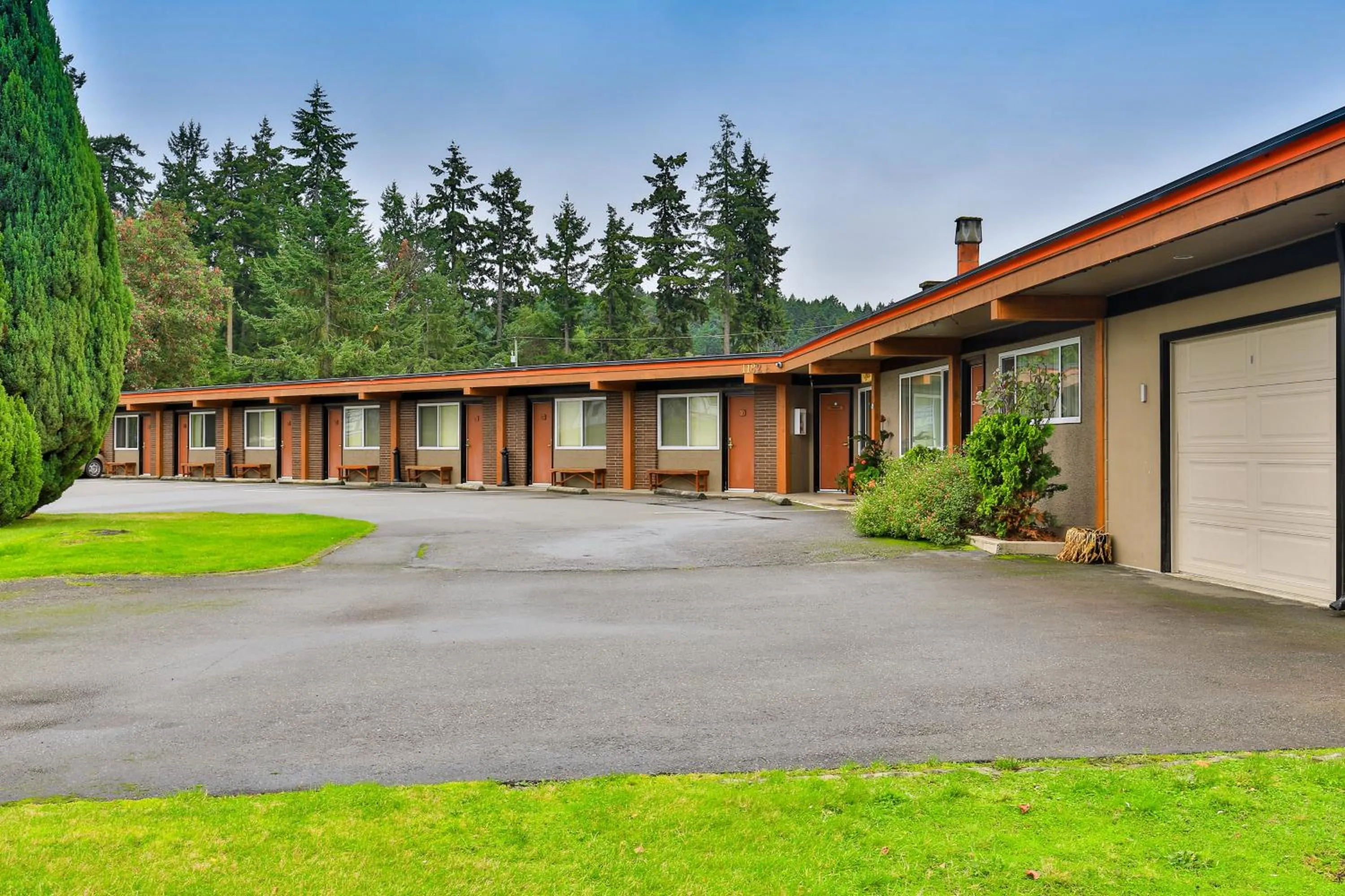 Property building in Arbutus Grove Motel