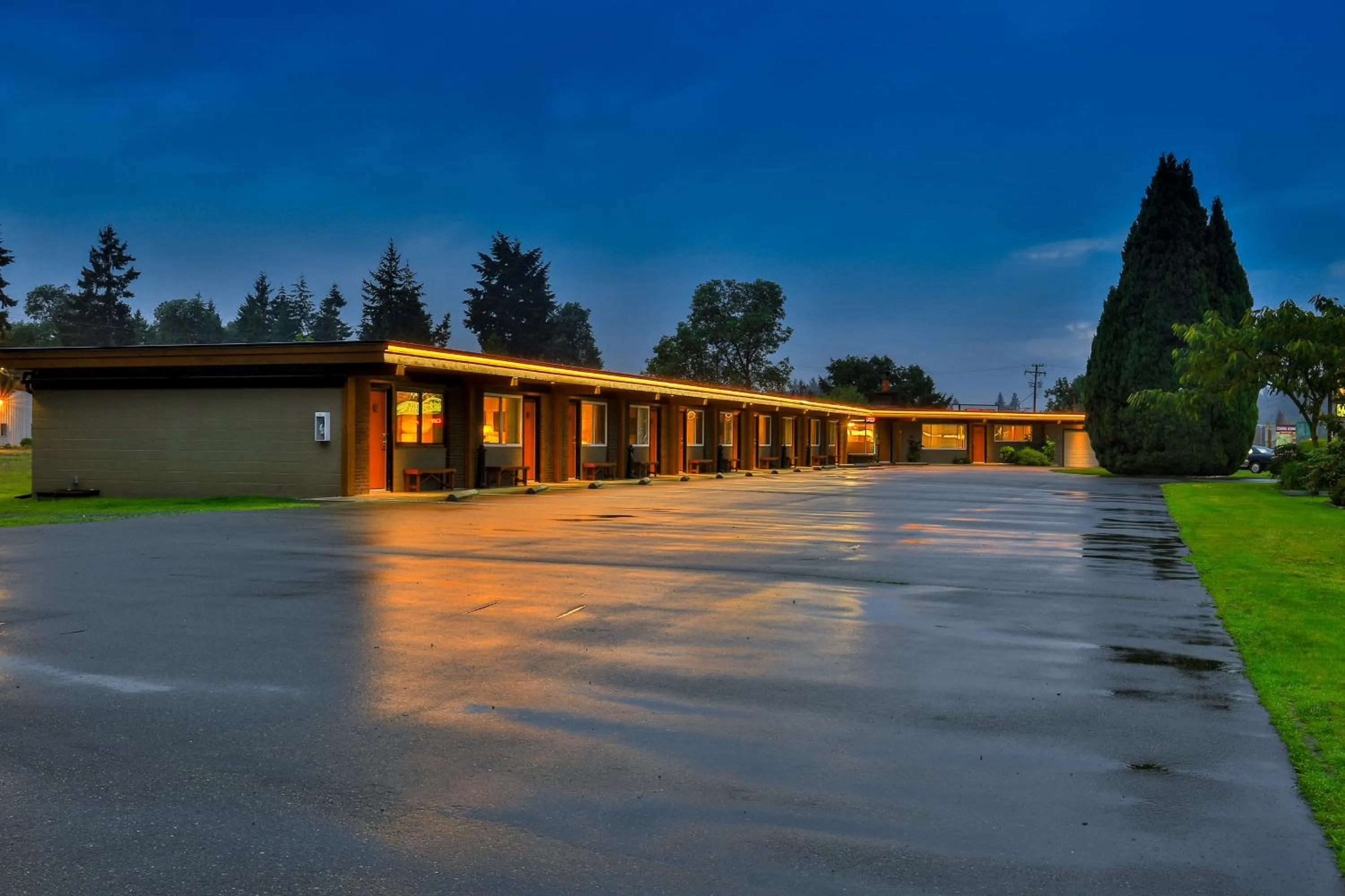 Property building in Arbutus Grove Motel