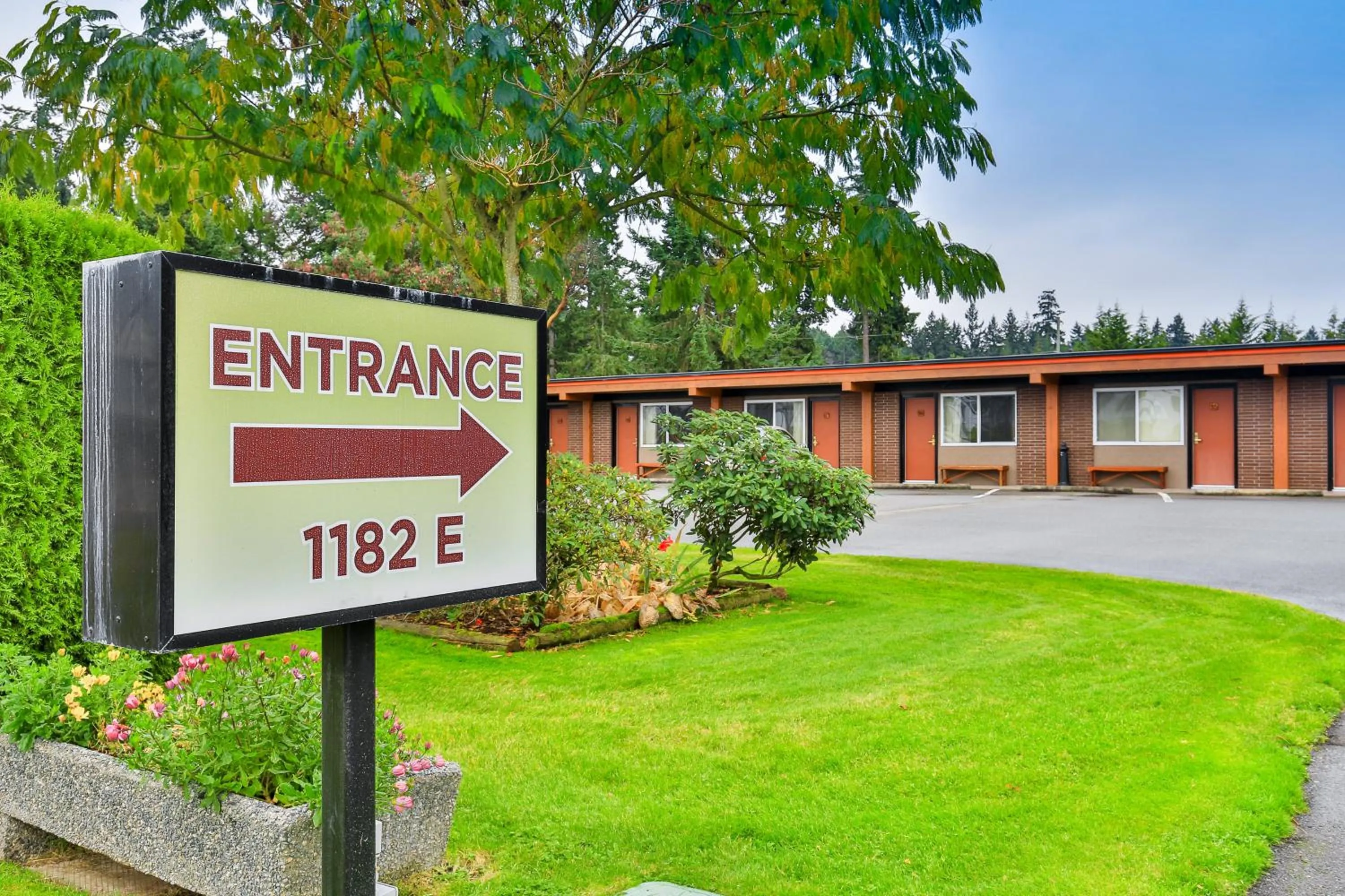 Property building in Arbutus Grove Motel