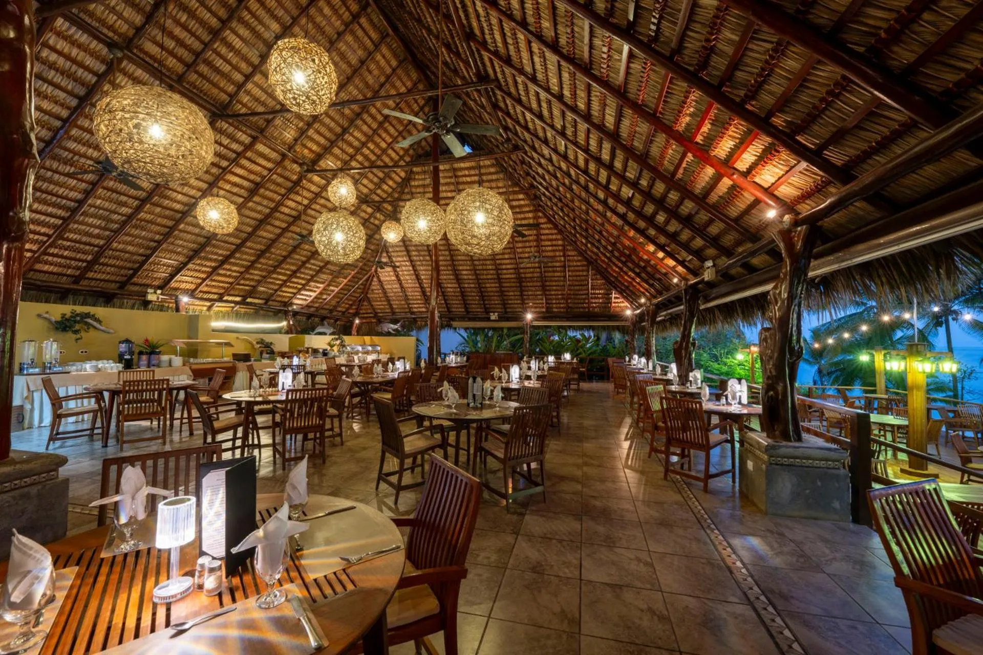 Restaurant/places to eat in Tango Mar Beachfront Boutique Hotel & Villas