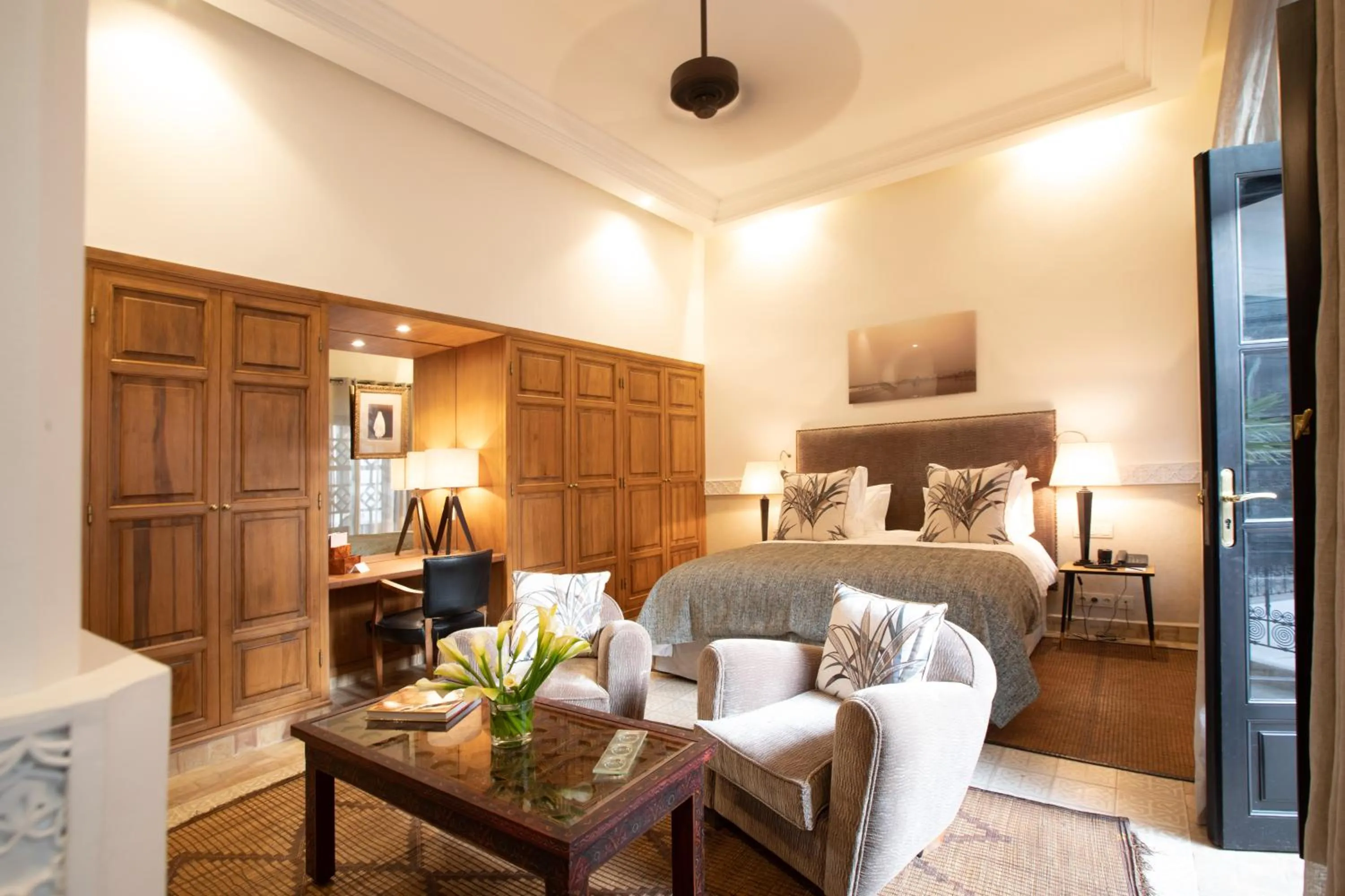 Bedroom, Bed in La Villa des Orangers - Relais & Châteaux