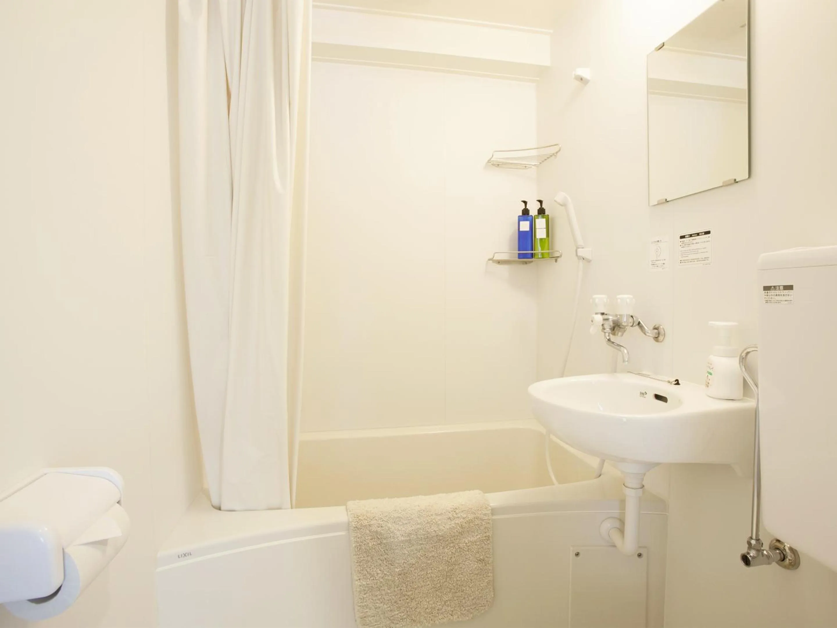 Shower in Hotel Cocoro Inn Asakusa Kuramae