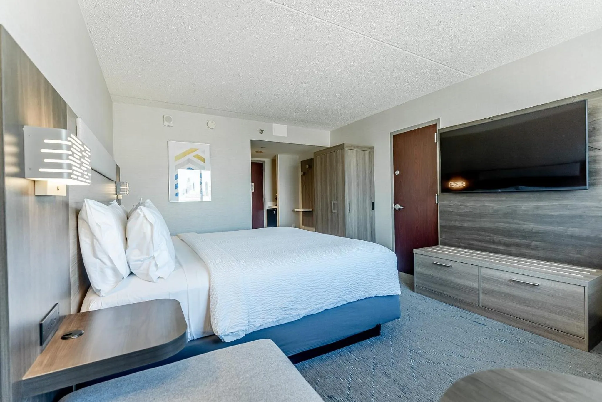 Photo of the whole room, Bed in Holiday Inn Express Philadelphia Penn's Landing by IHG