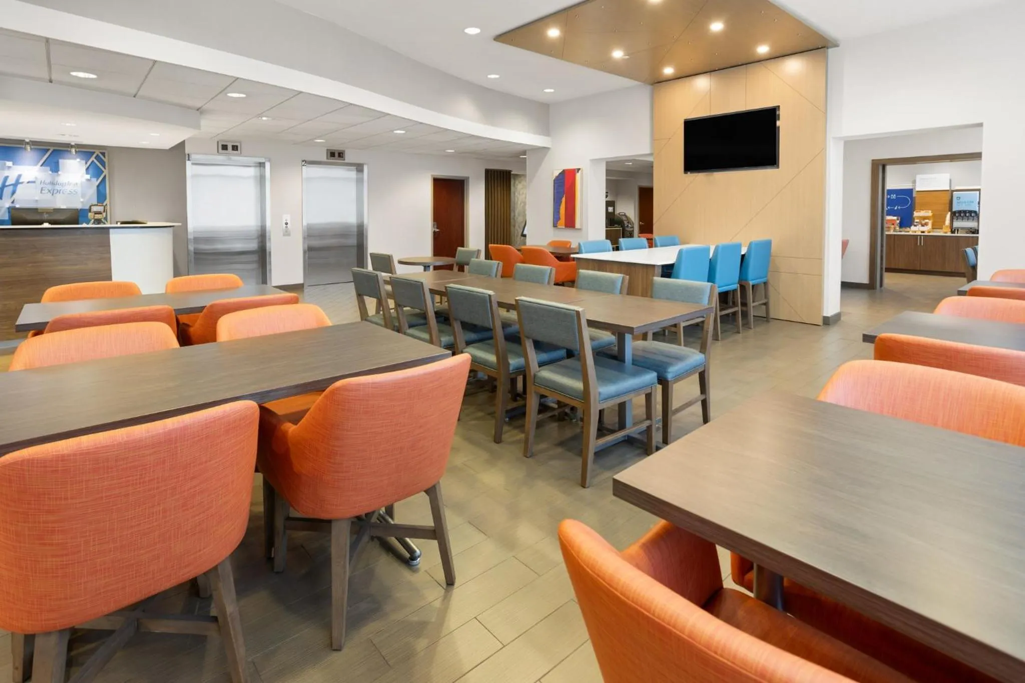 Property building in Holiday Inn Express Philadelphia Penn's Landing by IHG