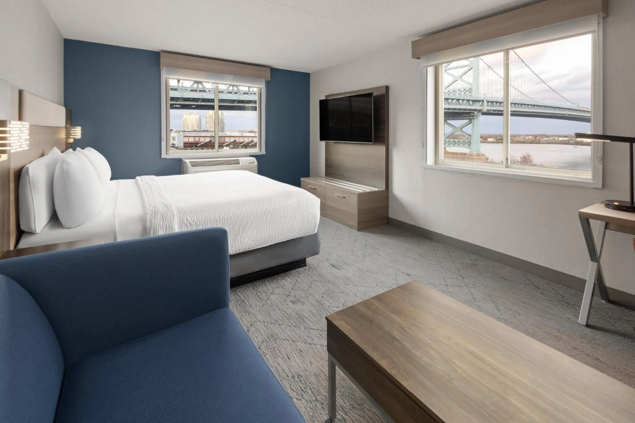 Photo of the whole room, Bed in Holiday Inn Express Philadelphia Penn's Landing by IHG