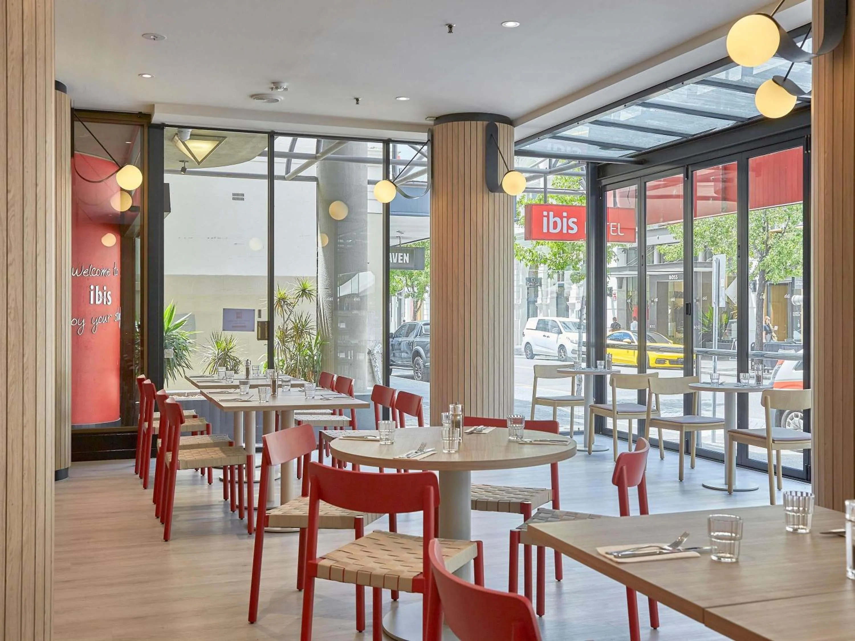 Restaurant/places to eat in ibis Perth