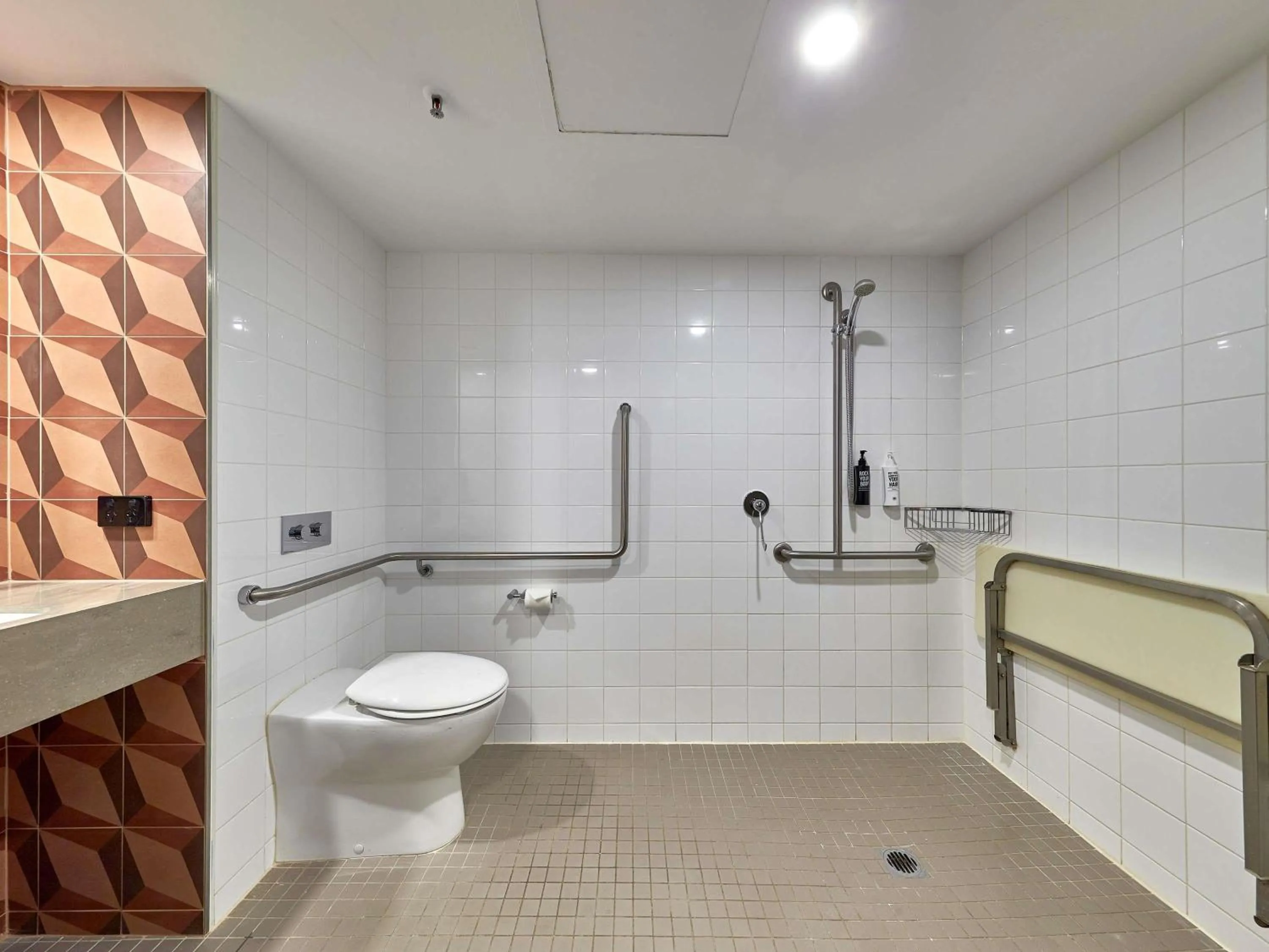 Bedroom in ibis Perth