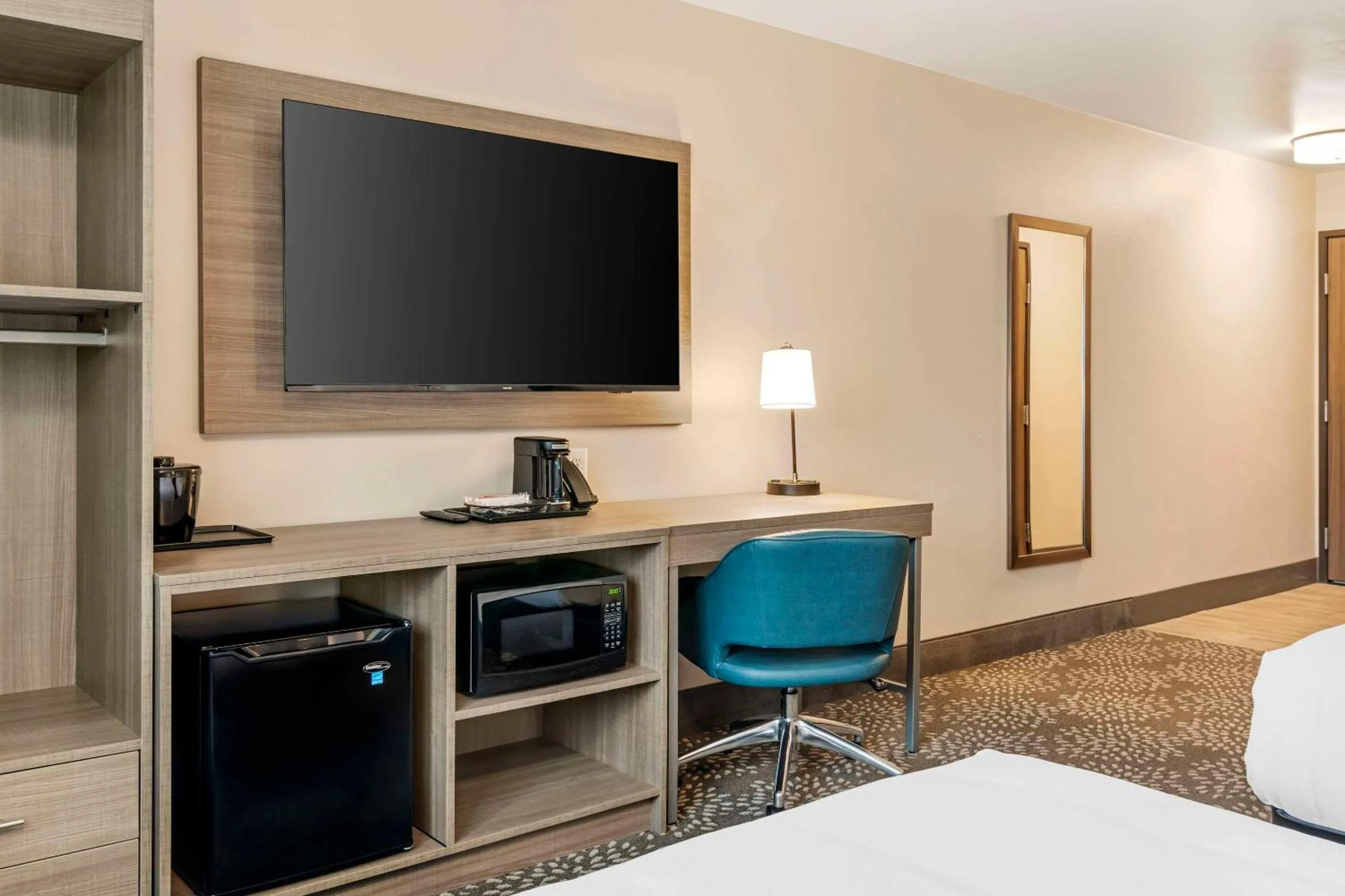 Bedroom, Bed in Comfort Inn Fairbanks