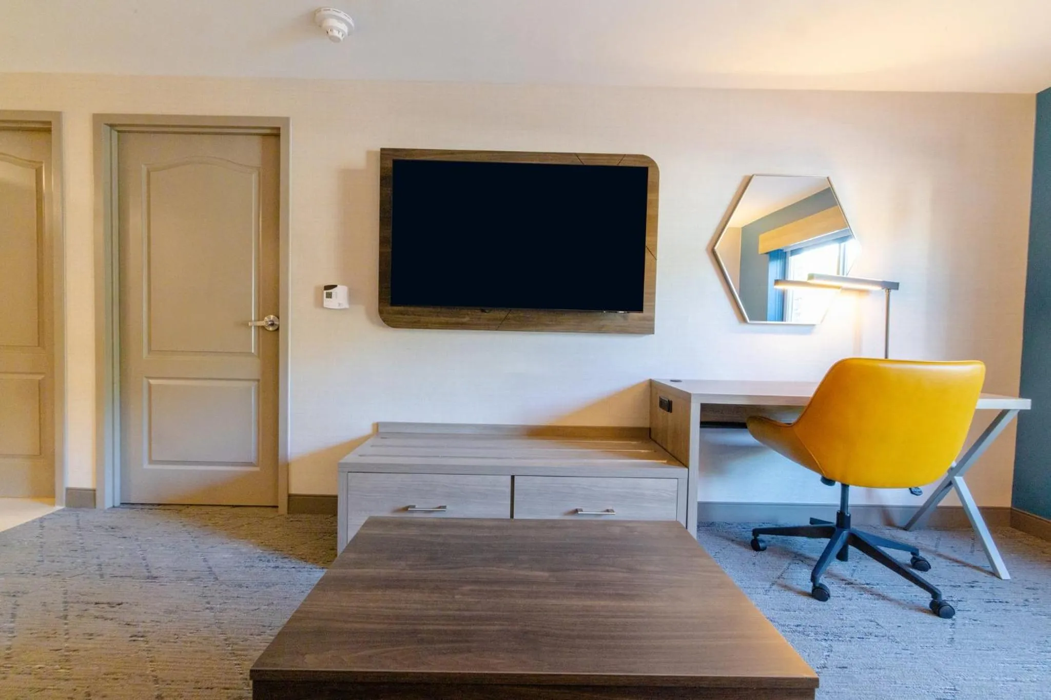 Photo of the whole room in Holiday Inn Express - Neptune by IHG