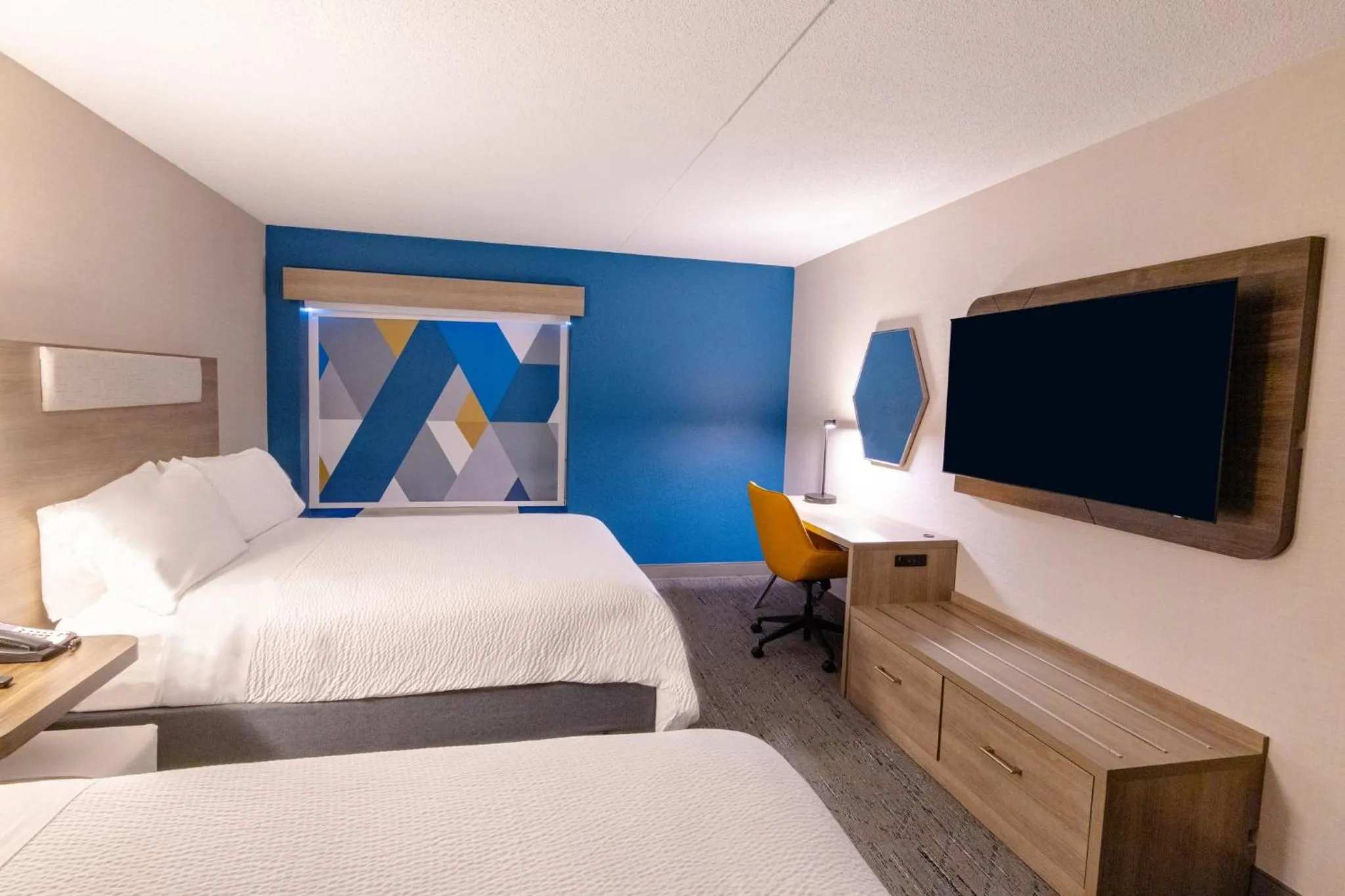 Photo of the whole room, Bed in Holiday Inn Express - Neptune by IHG