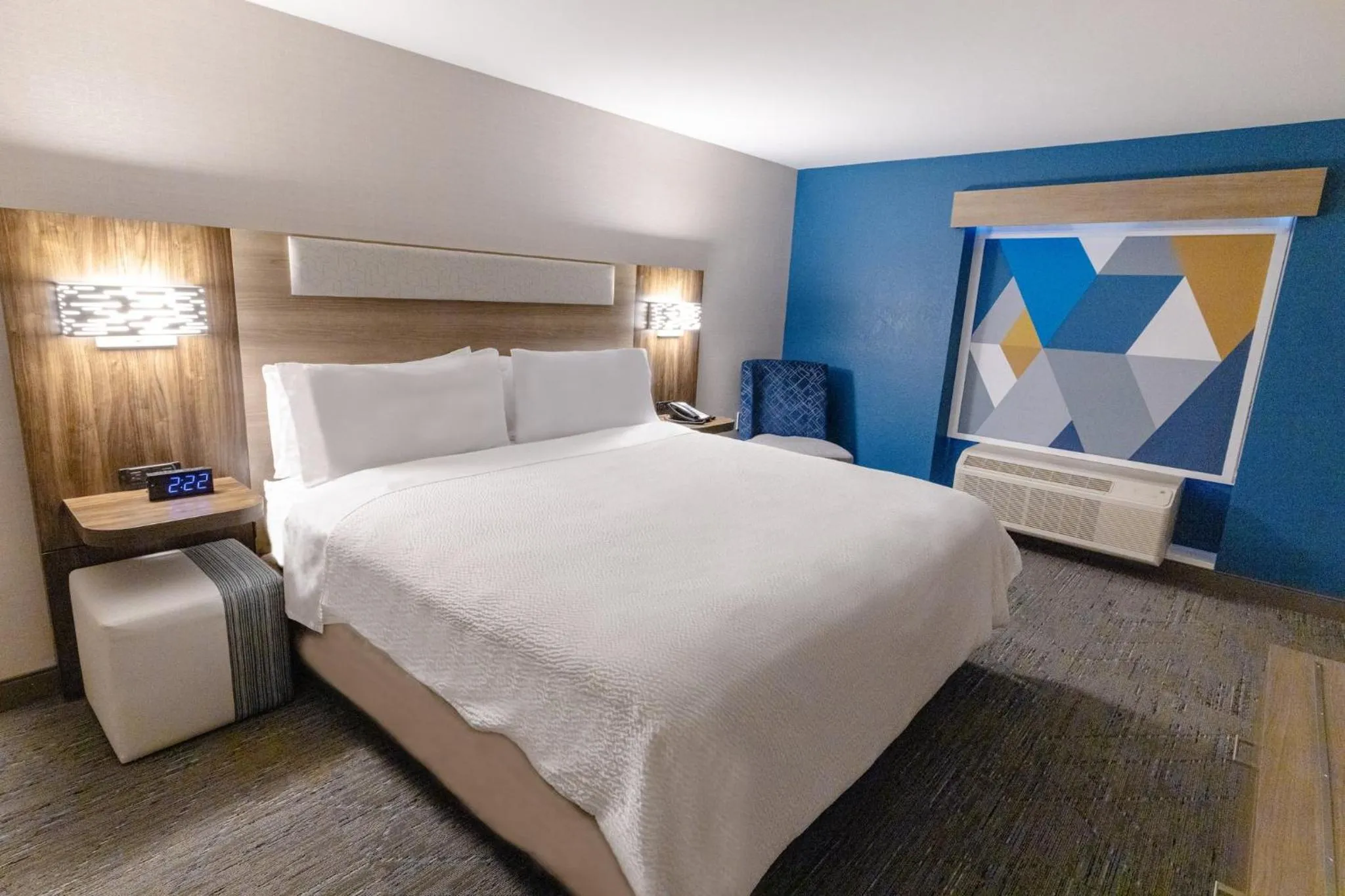 Photo of the whole room, Bed in Holiday Inn Express - Neptune by IHG