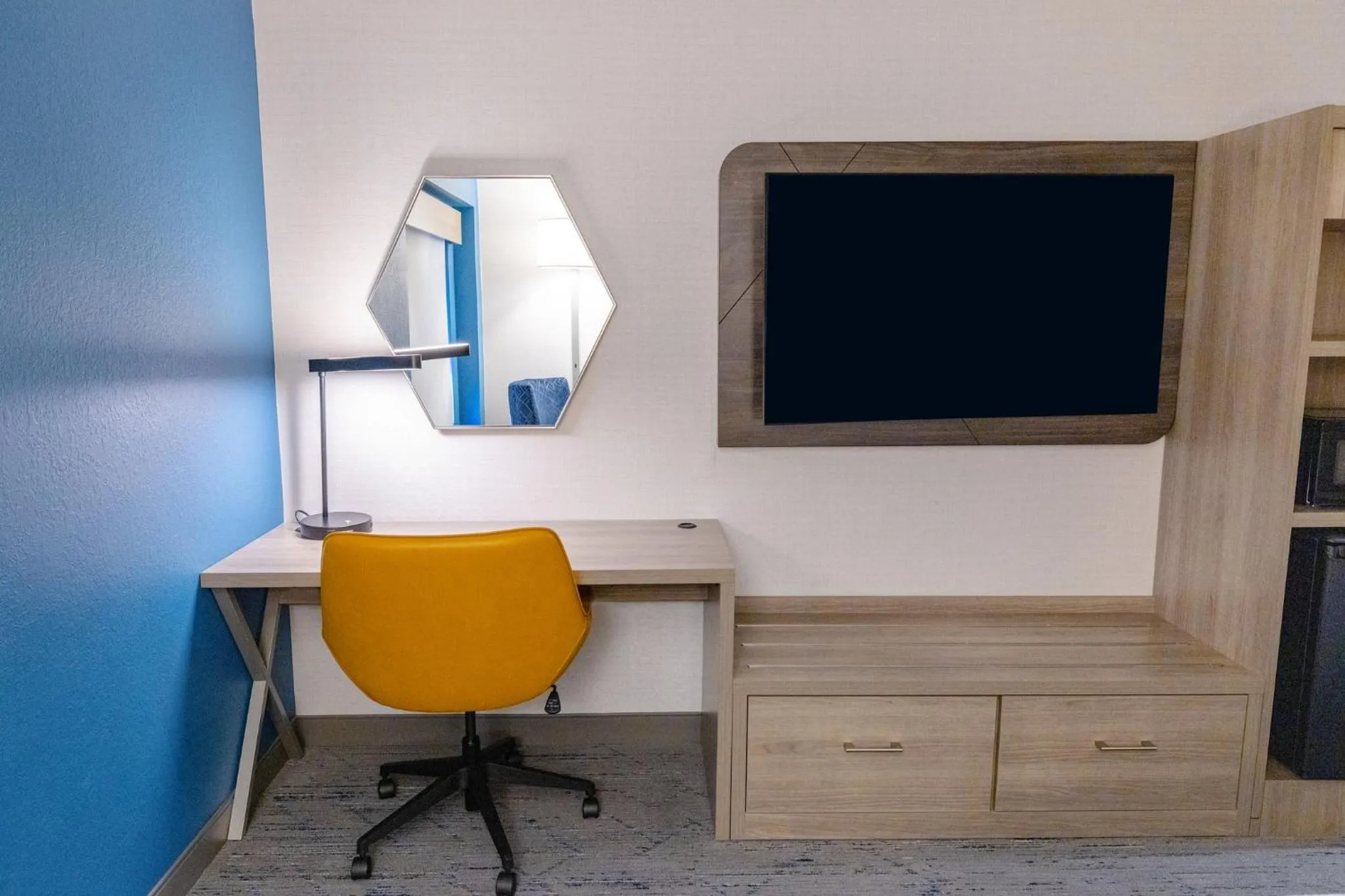 Photo of the whole room in Holiday Inn Express - Neptune by IHG