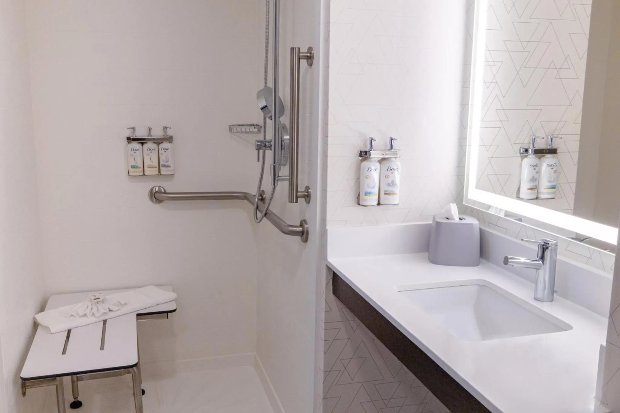 Photo of the whole room in Holiday Inn Express - Neptune by IHG