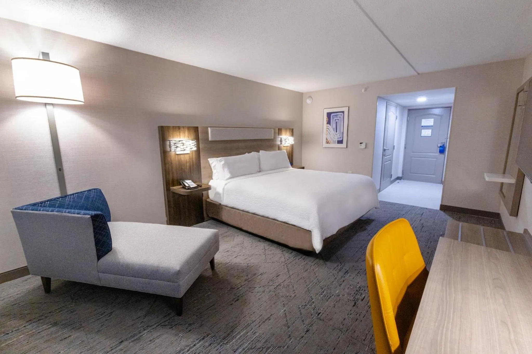 Photo of the whole room, Bed in Holiday Inn Express - Neptune by IHG
