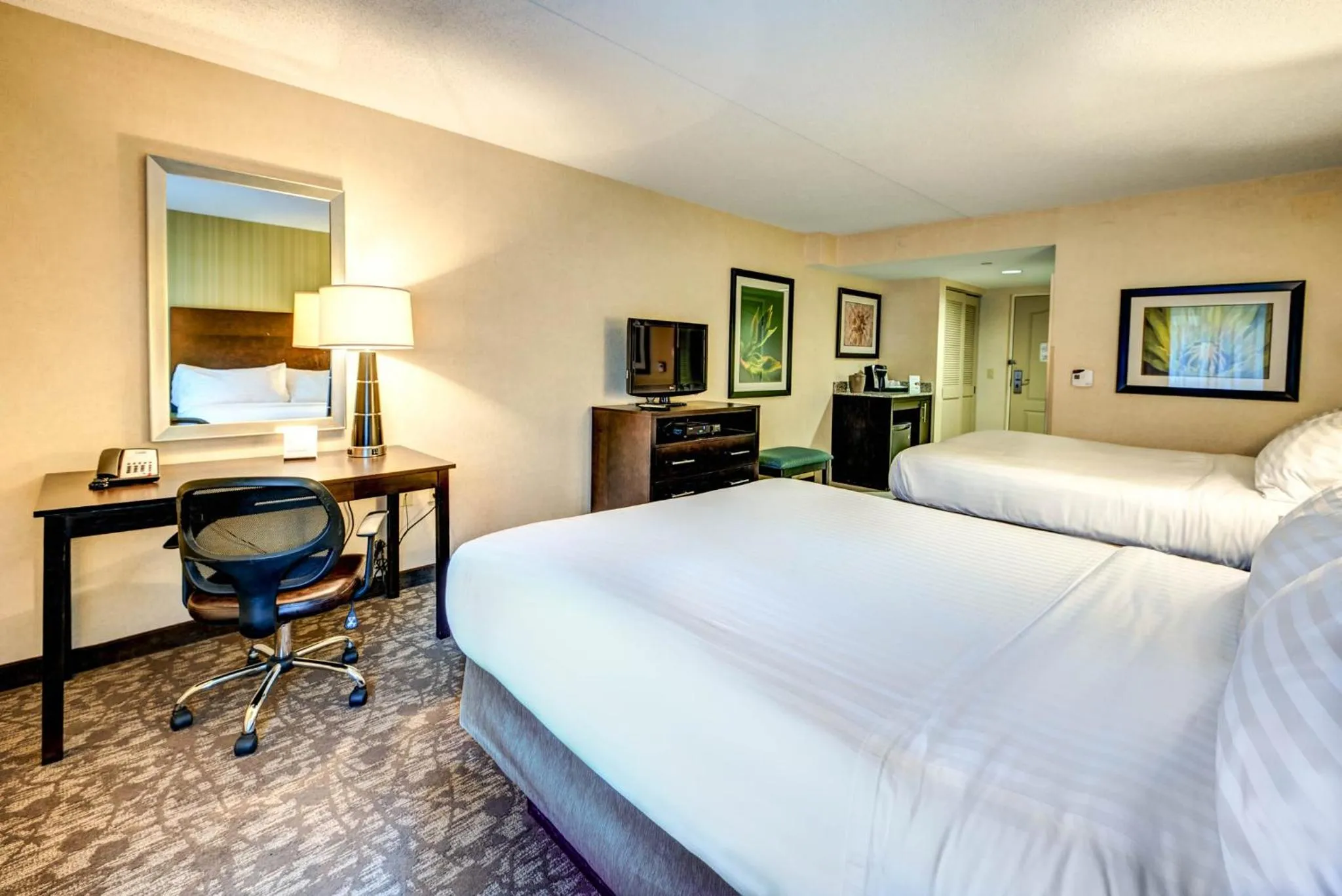 Photo of the whole room, Bed in Holiday Inn Express - Neptune by IHG