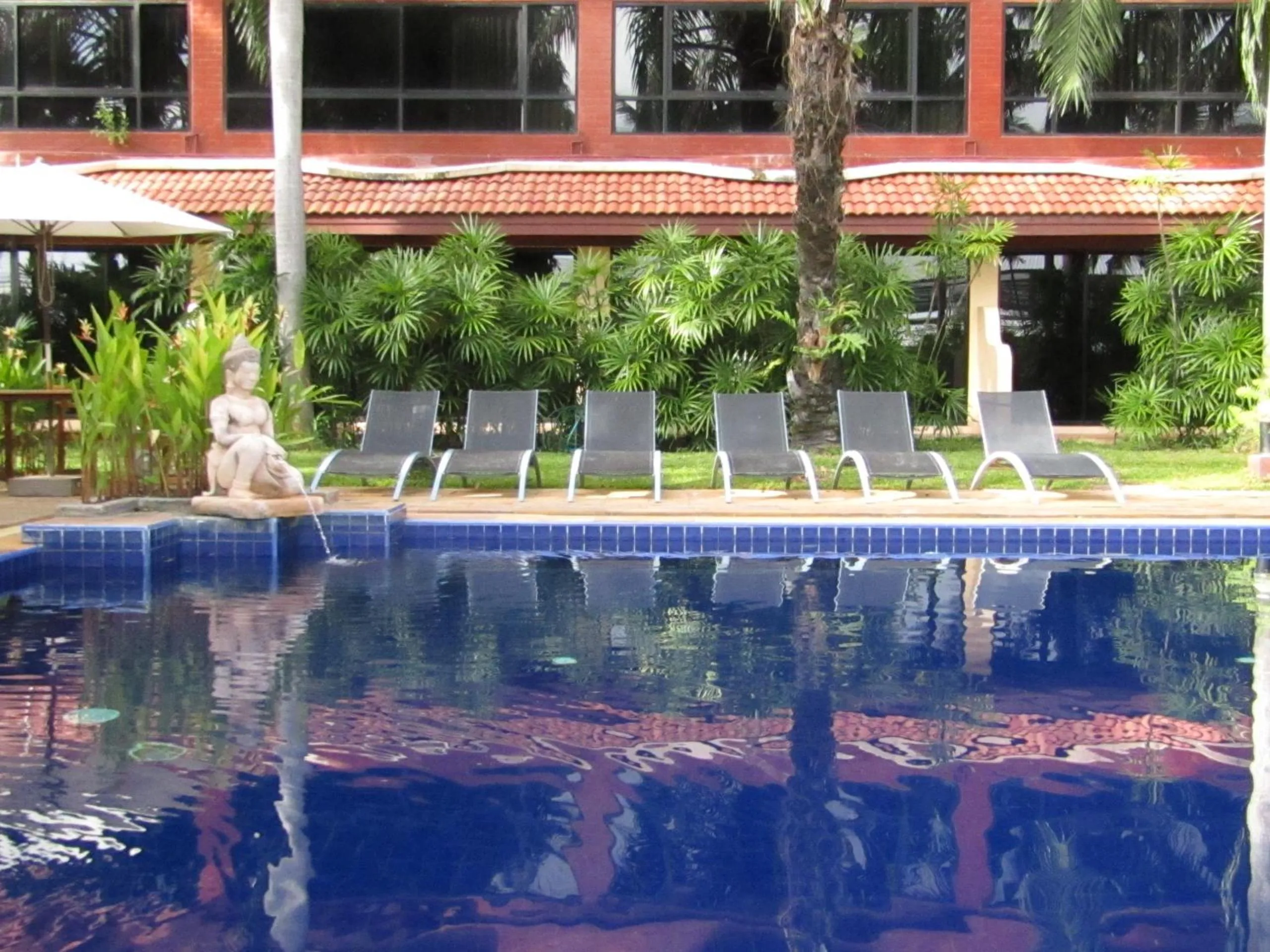 Swimming pool in Nova Park Hotel Pattaya