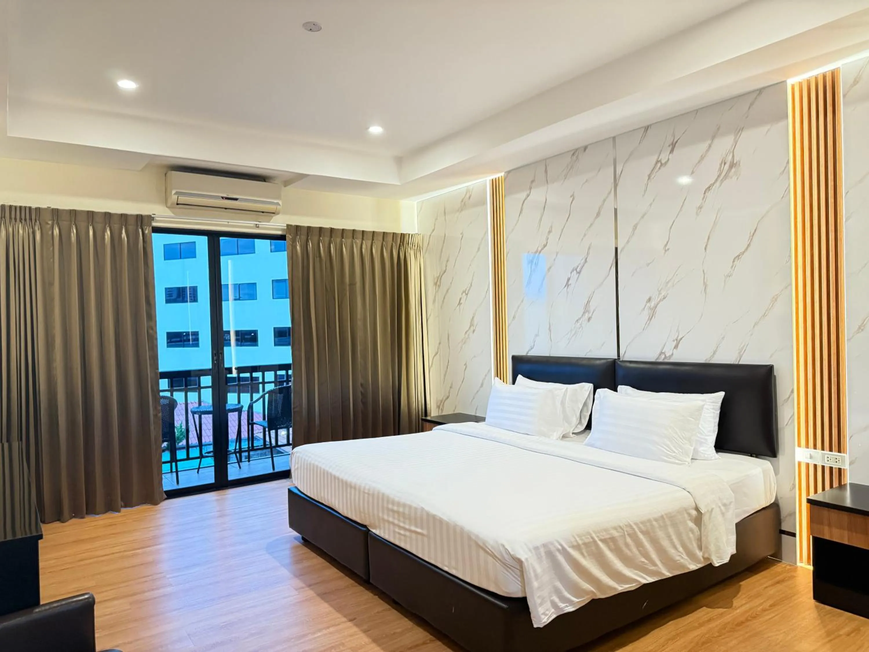 Bed in Nova Park Hotel Pattaya