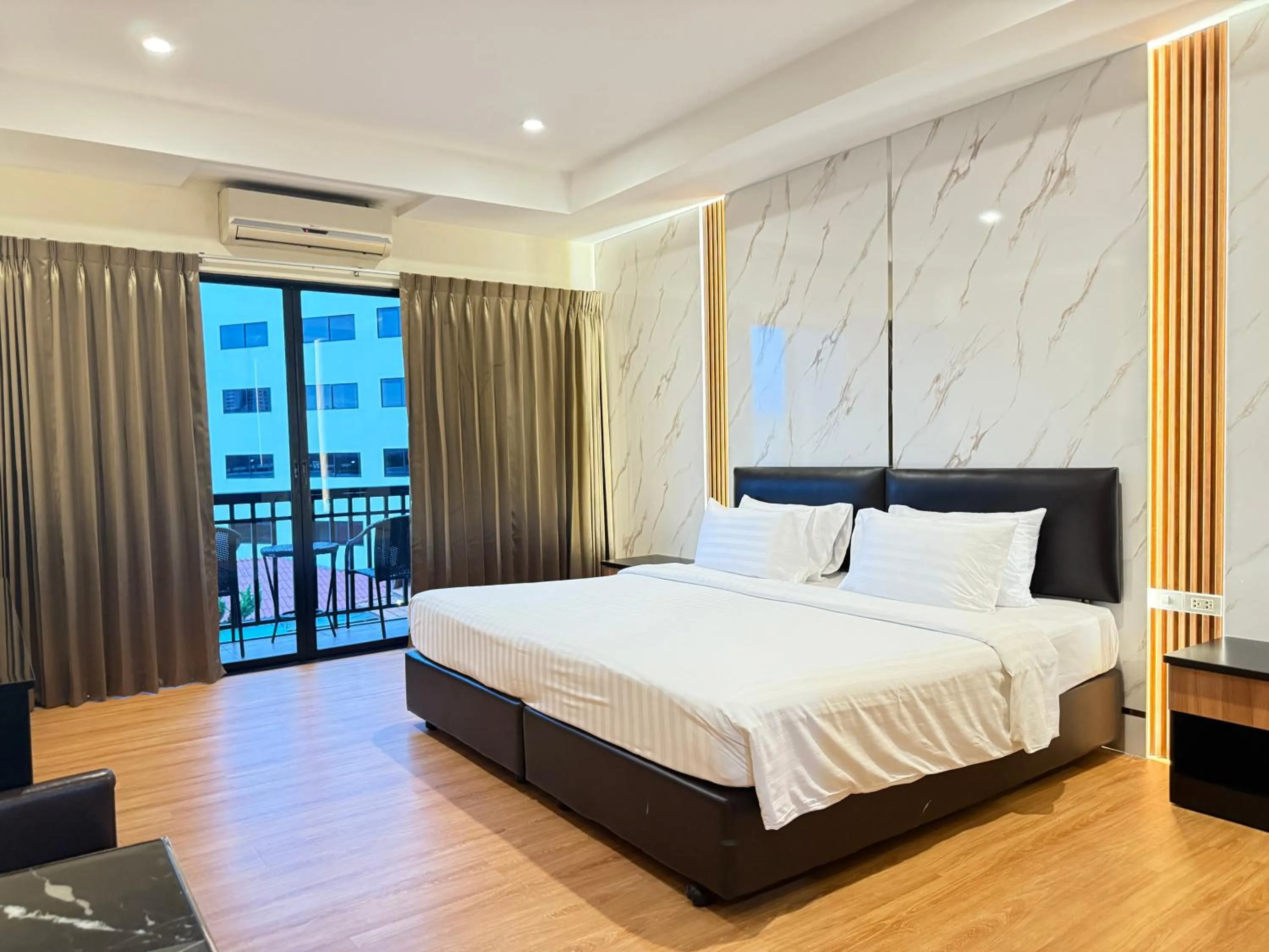 Bedroom, Bed in Nova Park Hotel Pattaya