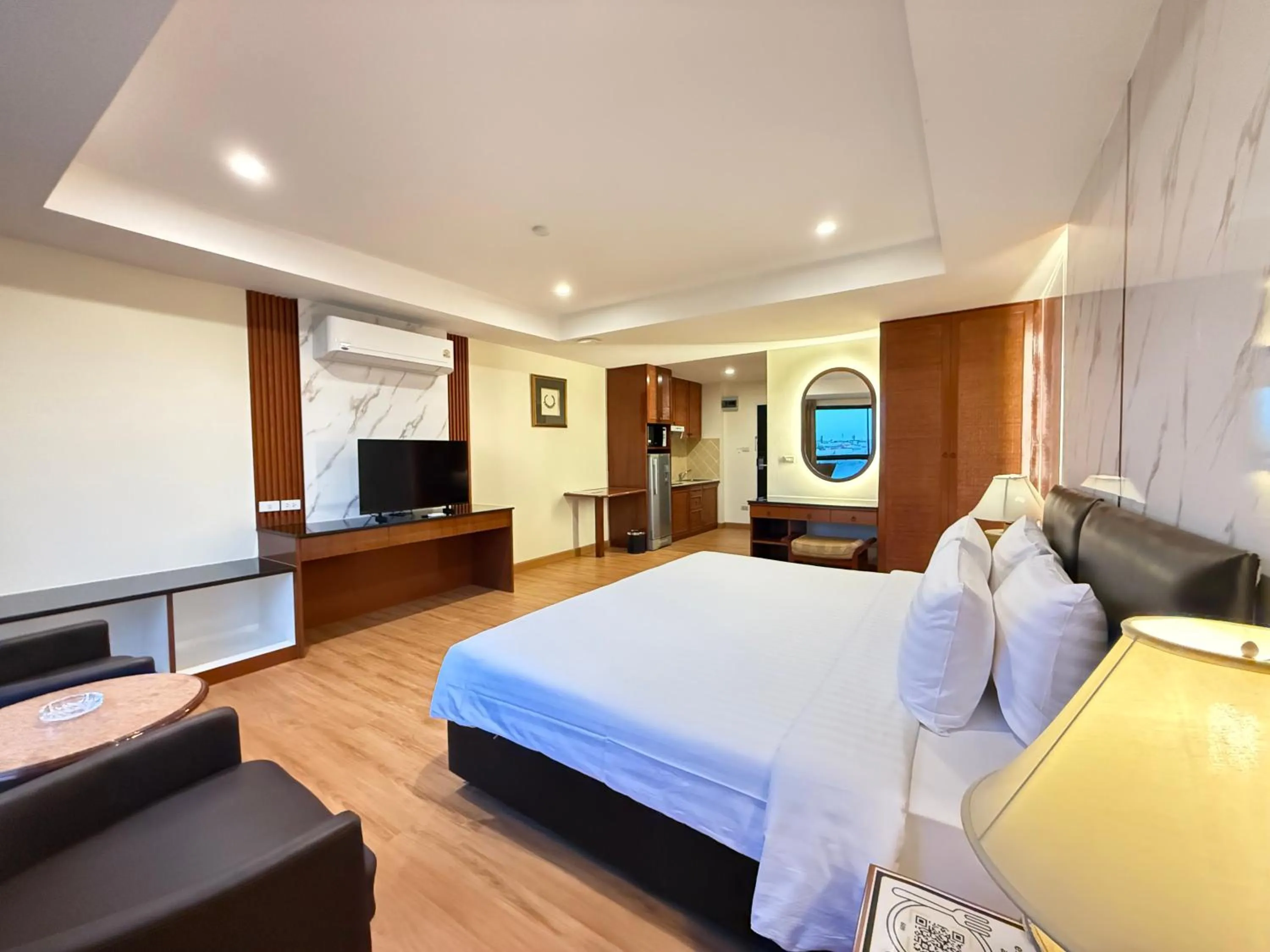 Bedroom, Bed in Nova Park Hotel Pattaya