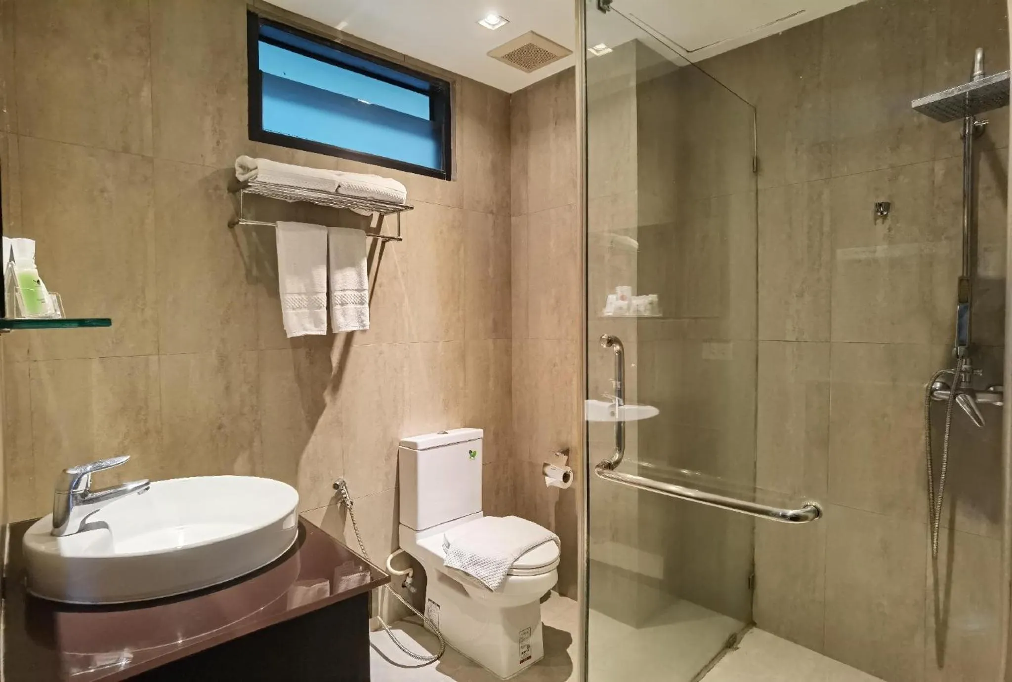 Toilet in Nova Park Hotel Pattaya