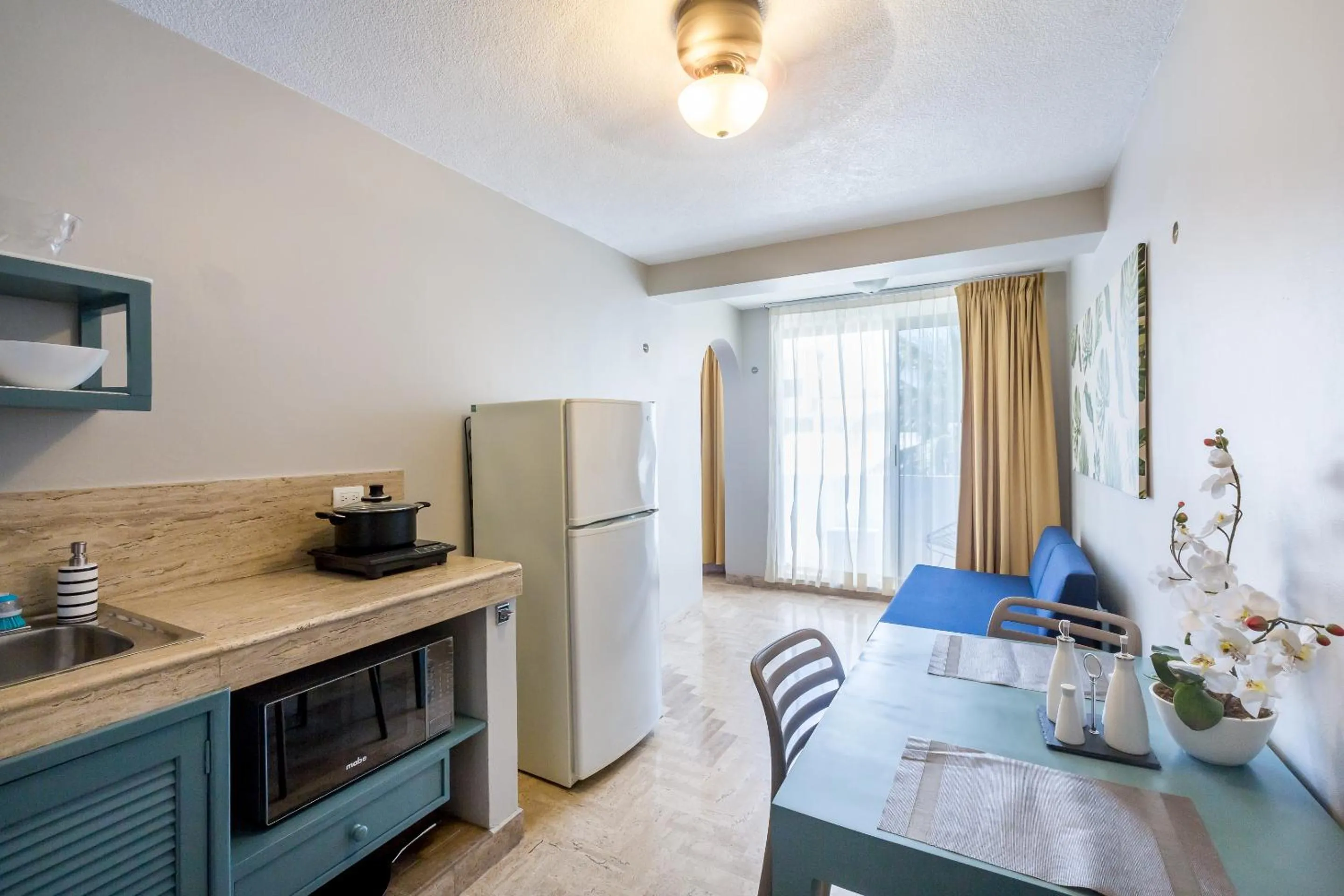 Kitchen or kitchenette in "5th Av" Sol del Caribe Apart Hotel