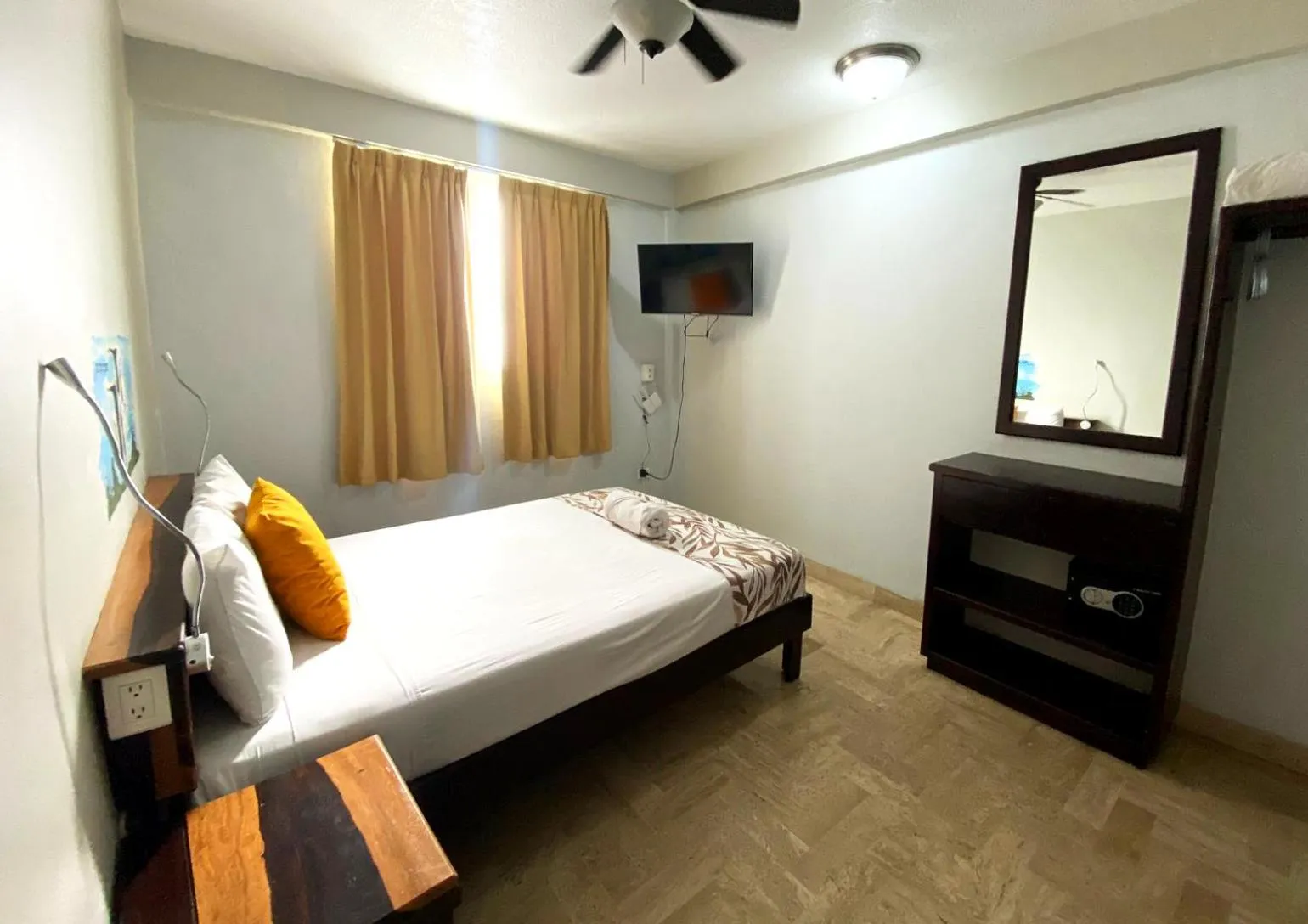 TV and multimedia in "5th Av" Sol del Caribe Apart Hotel