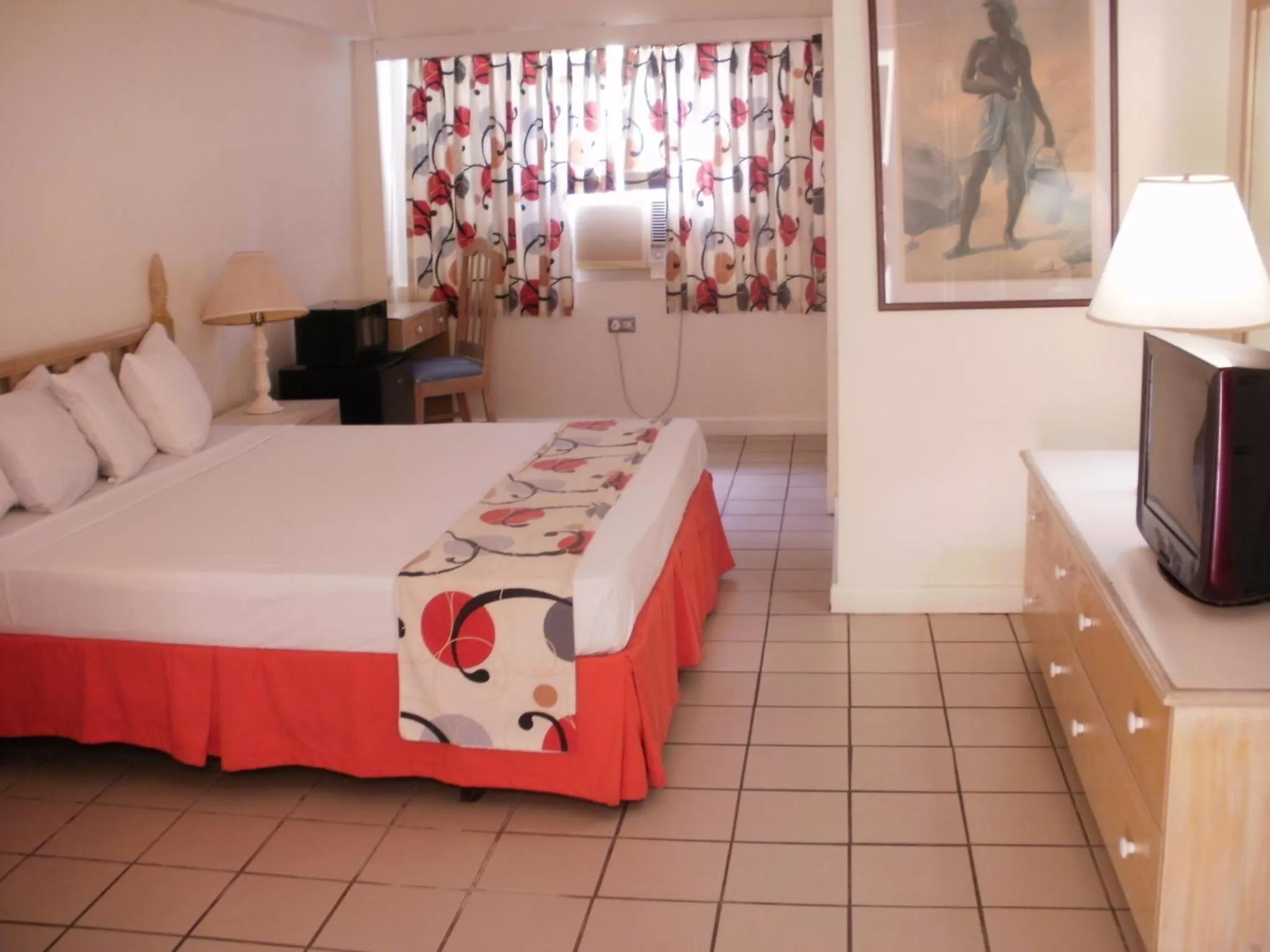 Photo of the whole room, Bed in Pineapple Court Hotel