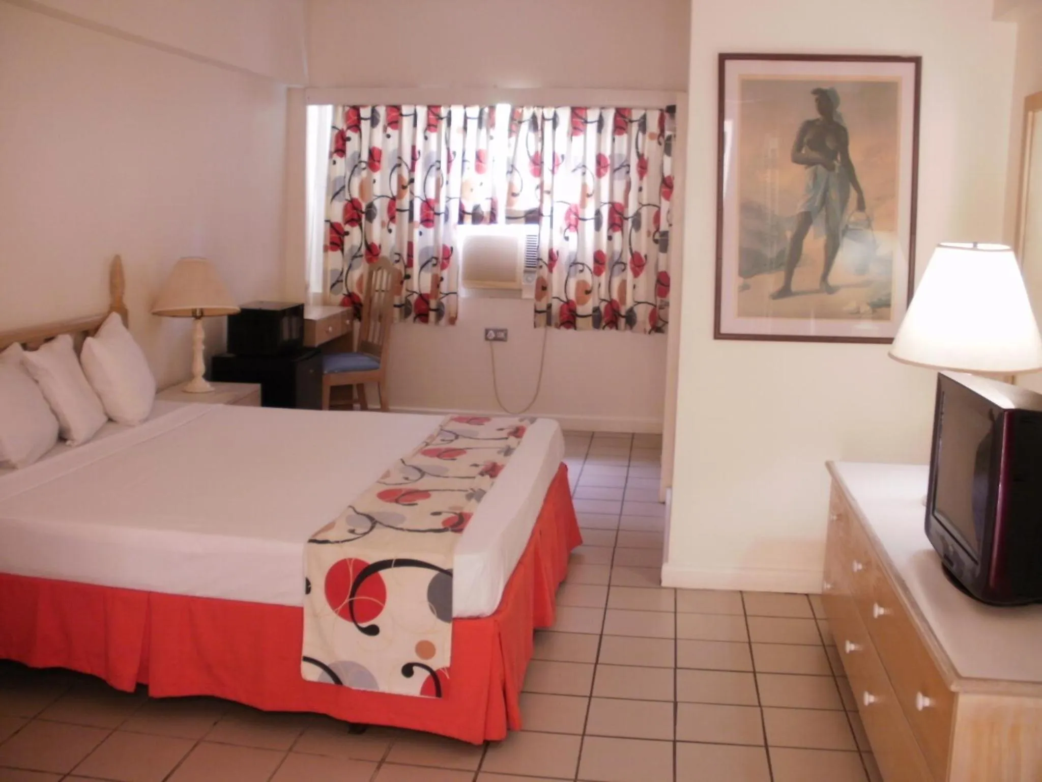 Photo of the whole room, Bed in Pineapple Court Hotel