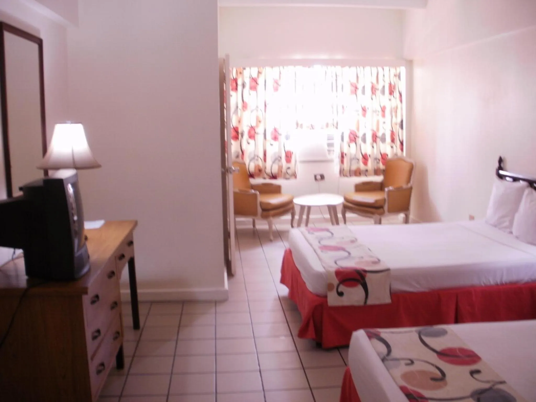 Bed in Pineapple Court Hotel