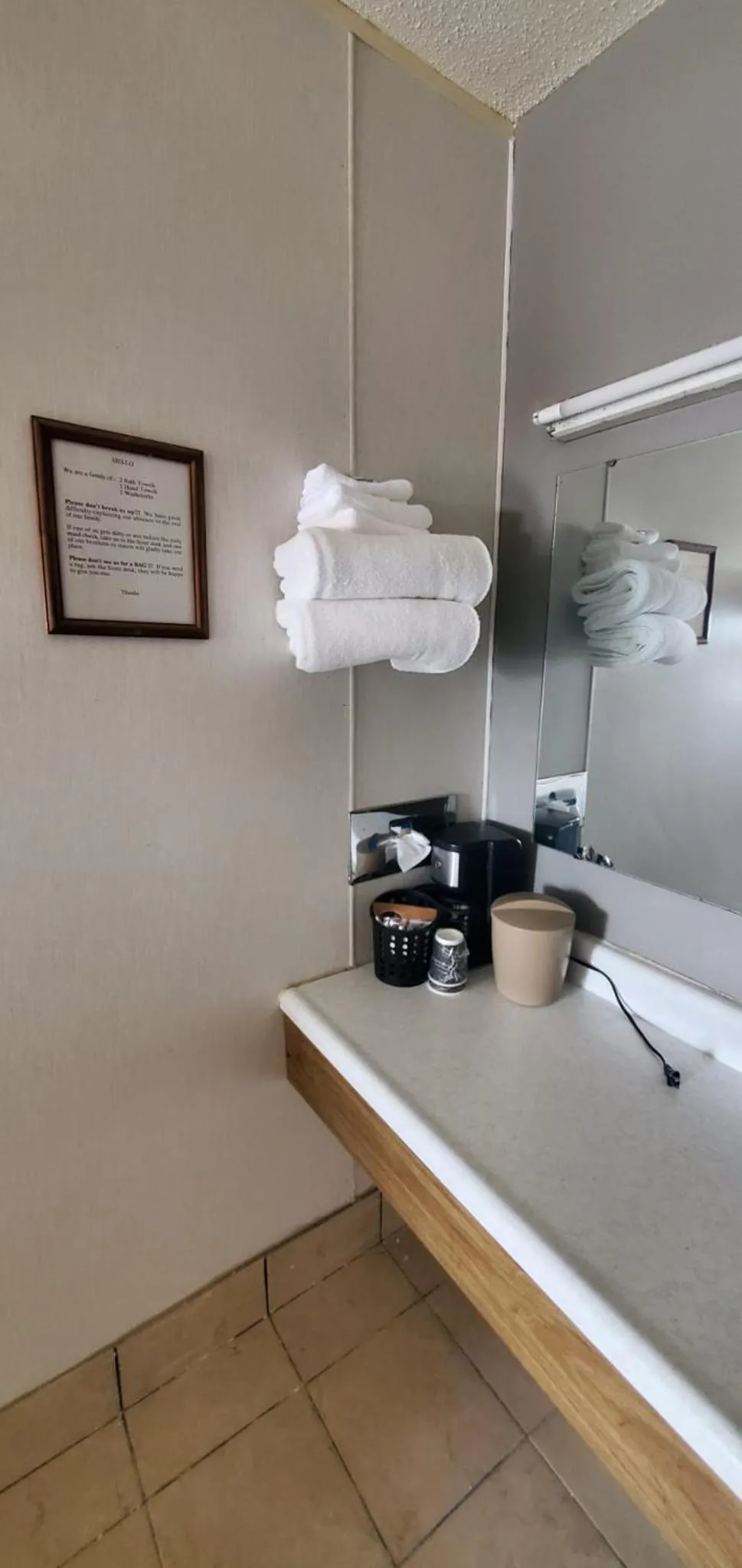 Coffee/tea facilities in Paxton Inn Motel