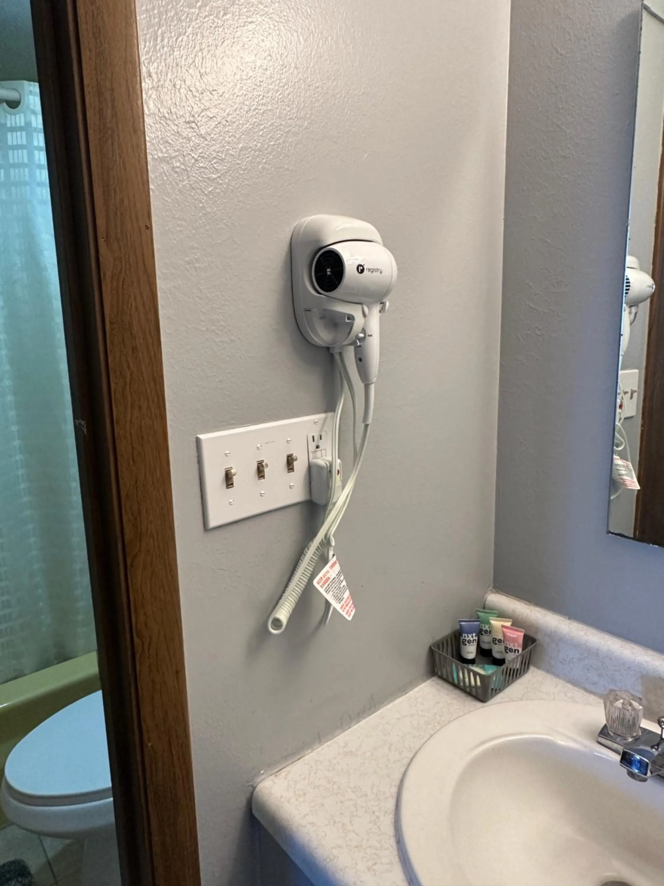 Bathroom in Paxton Inn Motel