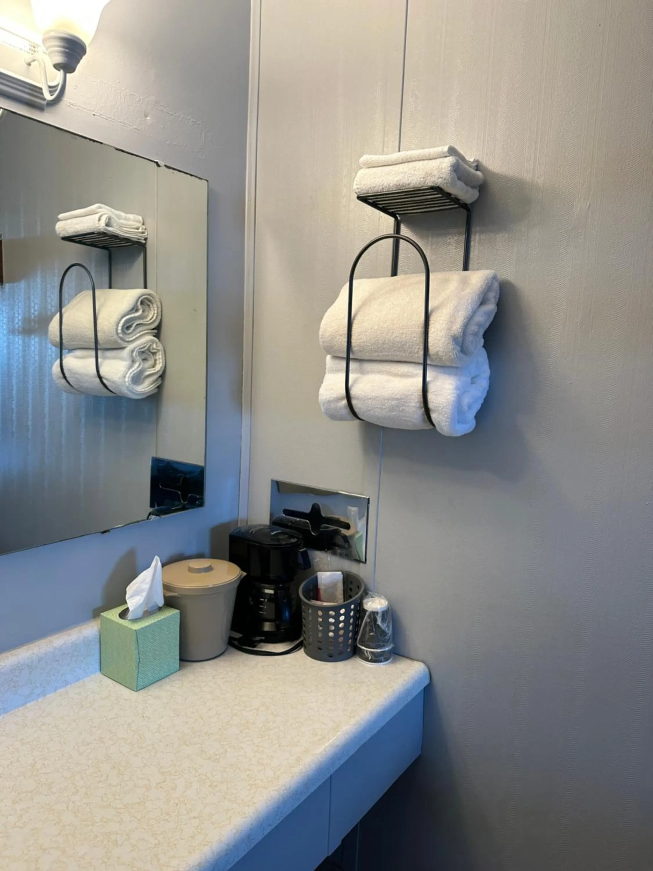 towels in Paxton Inn Motel