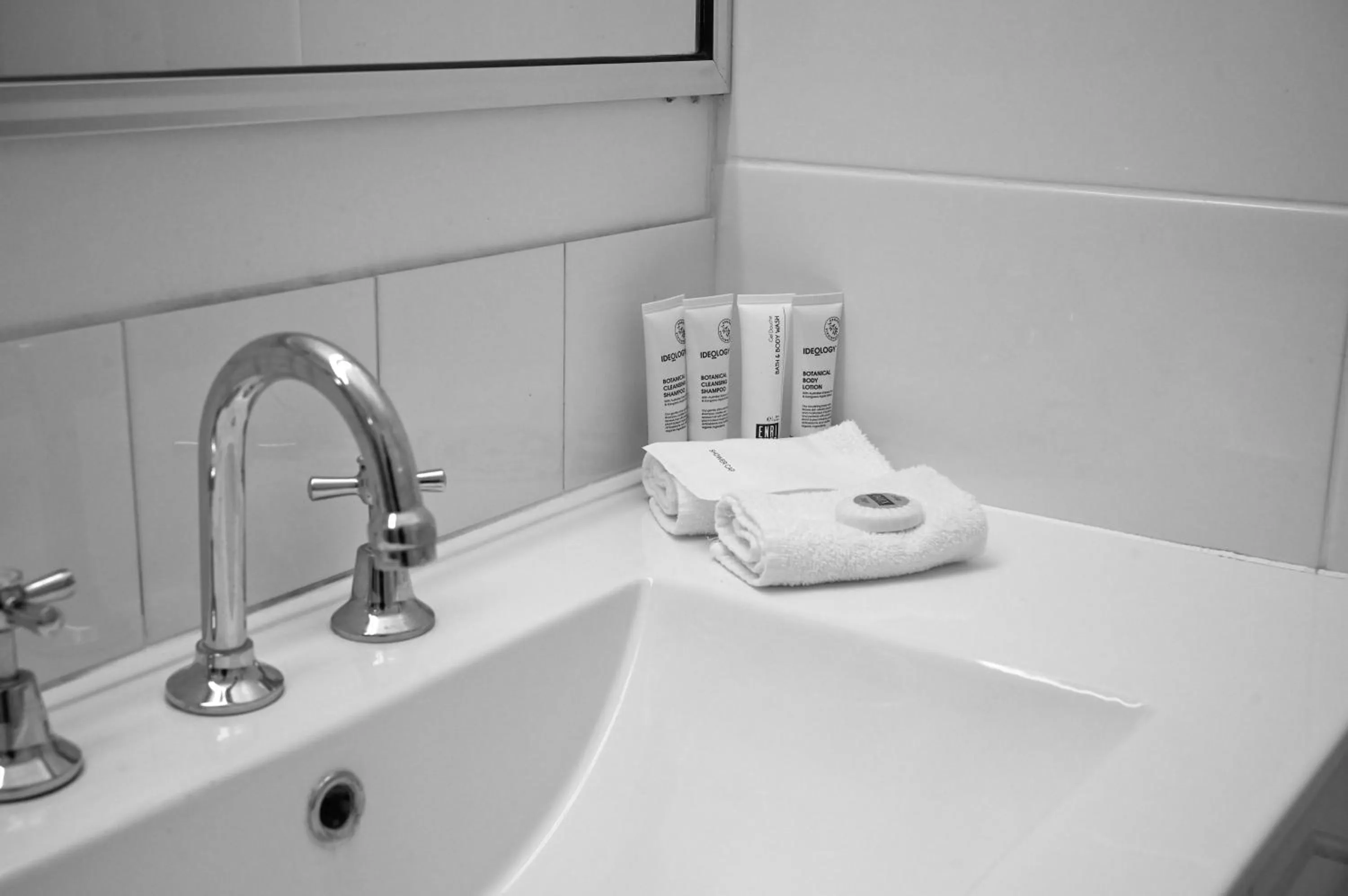 Holbrook Town Centre Motor Inn