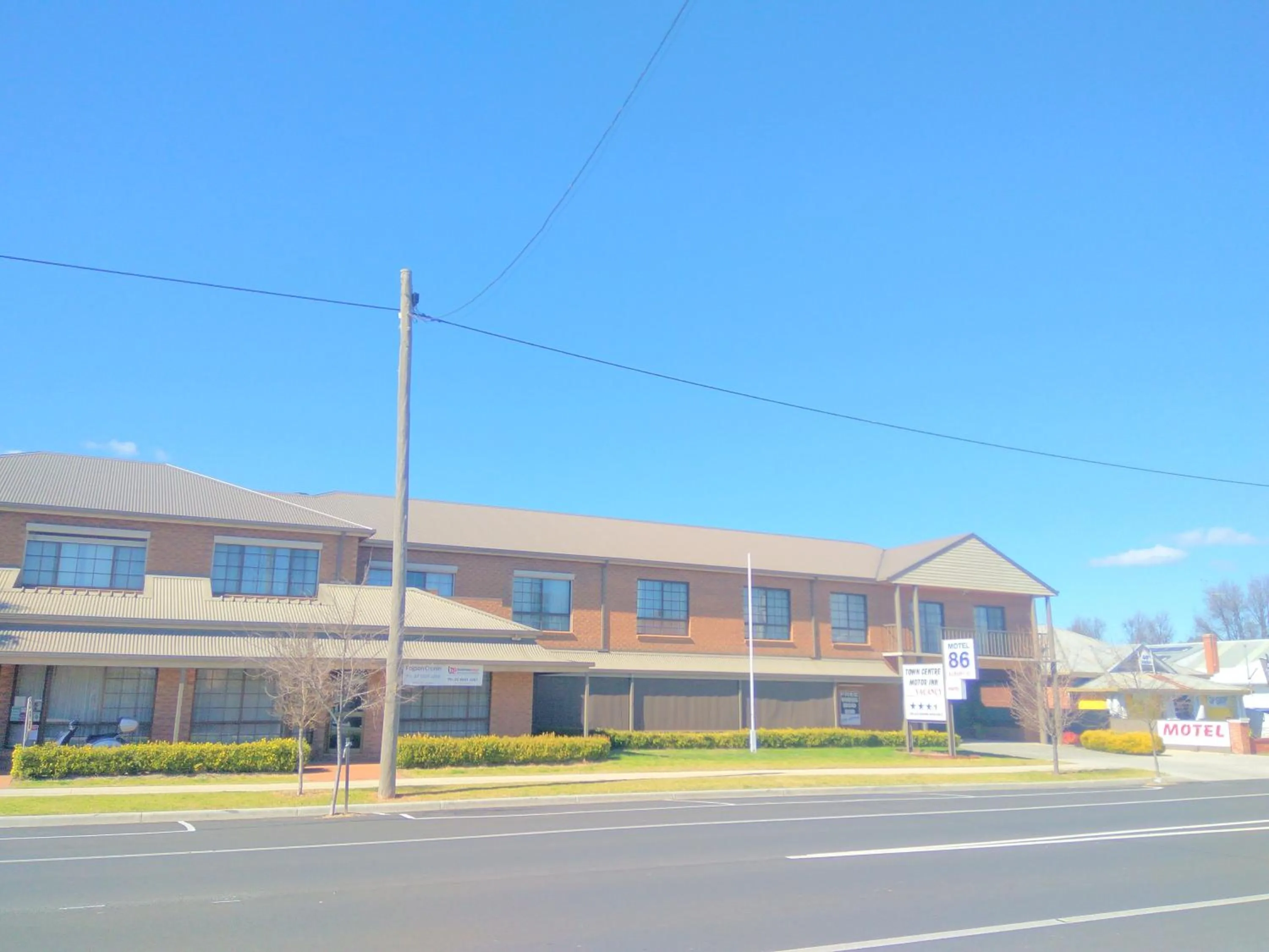 Facade/entrance in Holbrook Town Centre Motor Inn