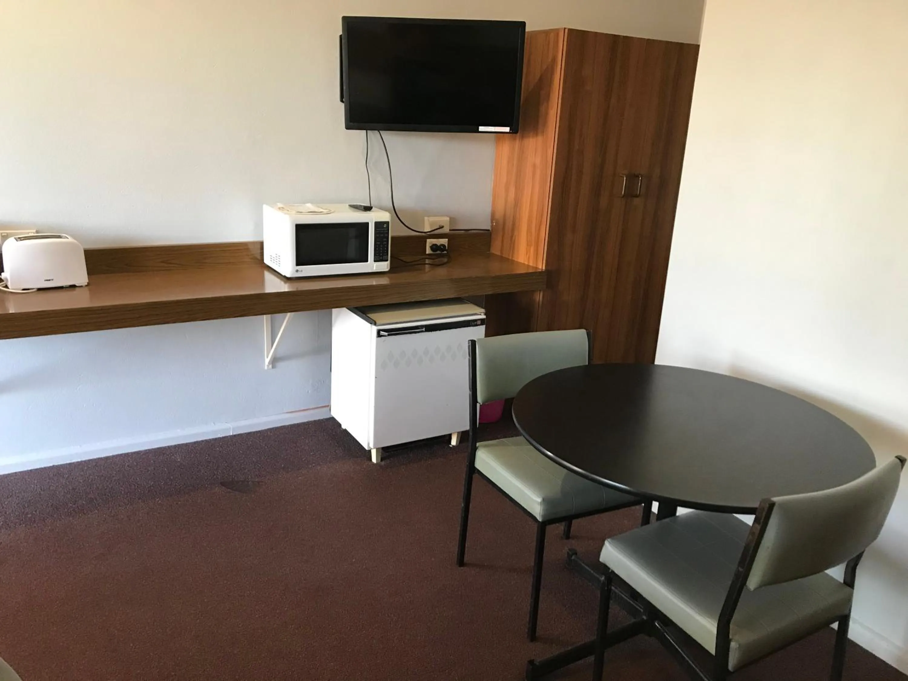 County Lodge Motor Inn