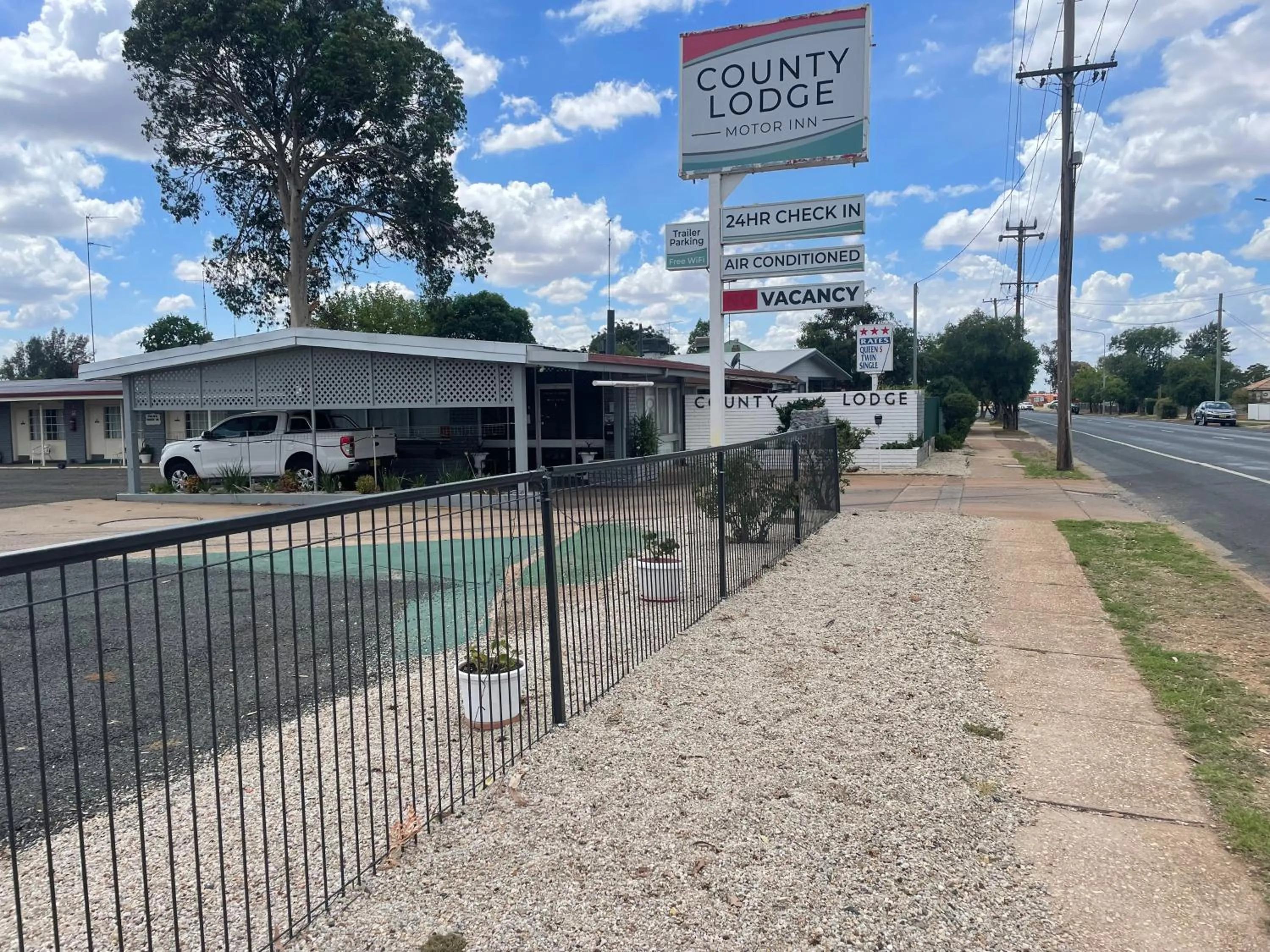 County Lodge Motor Inn