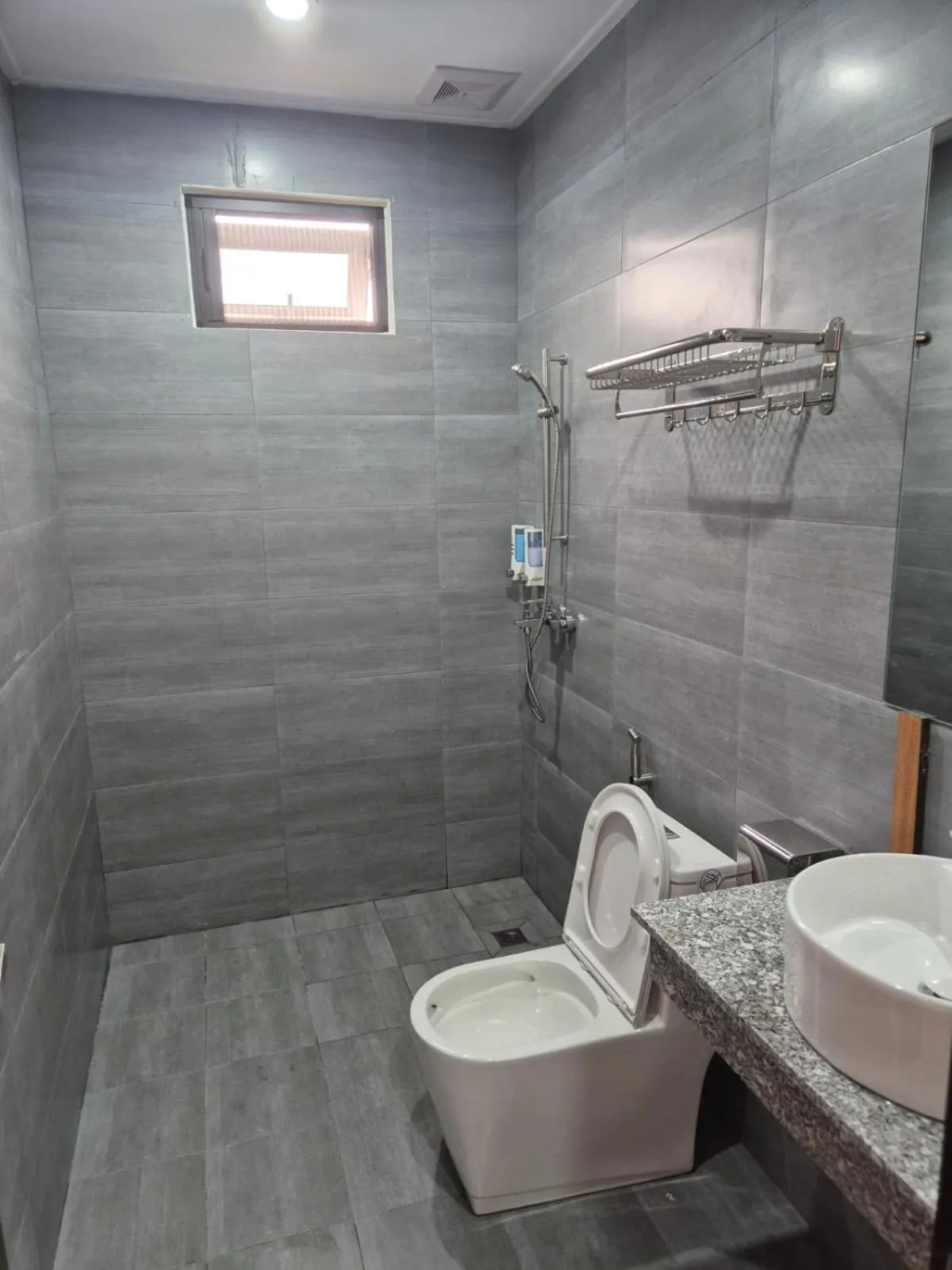 Toilet in Hoang Kim Hotel