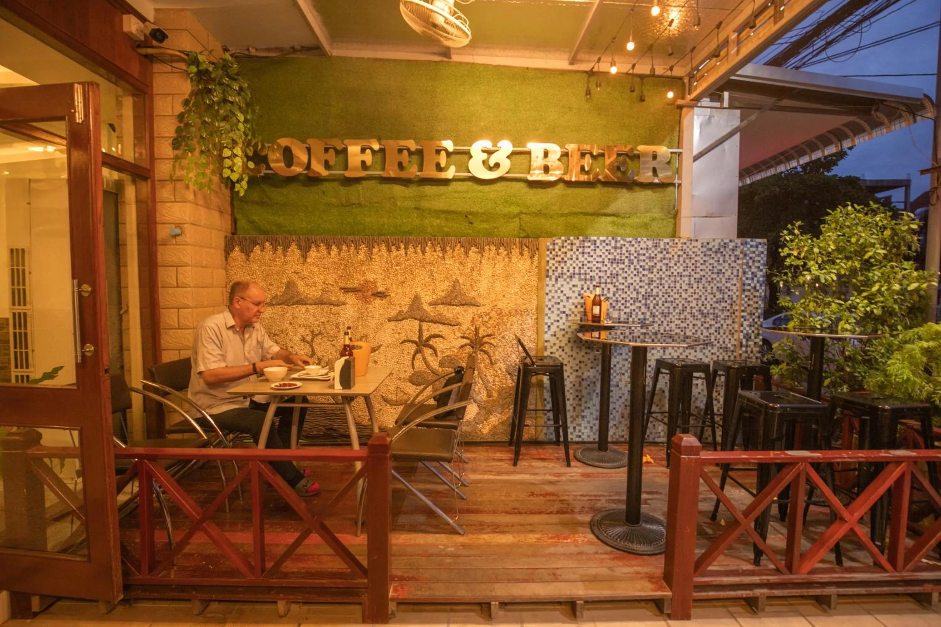 Restaurant/places to eat in Hoang Kim Hotel