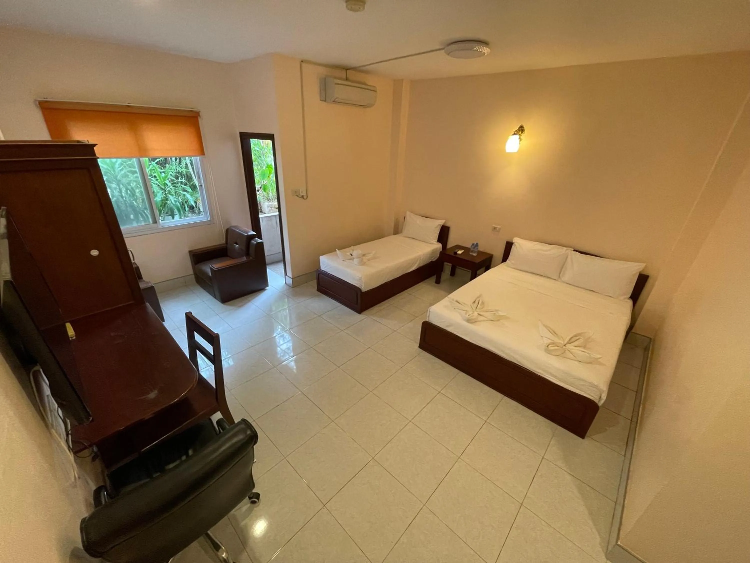 Bedroom, Bed in Hoang Kim Hotel