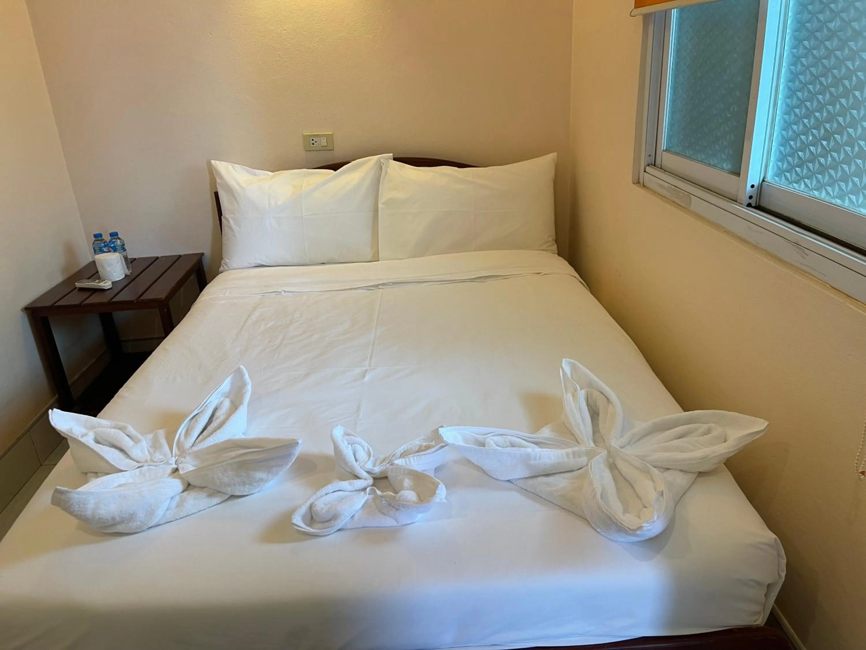 Bedroom, Bed in Hoang Kim Hotel