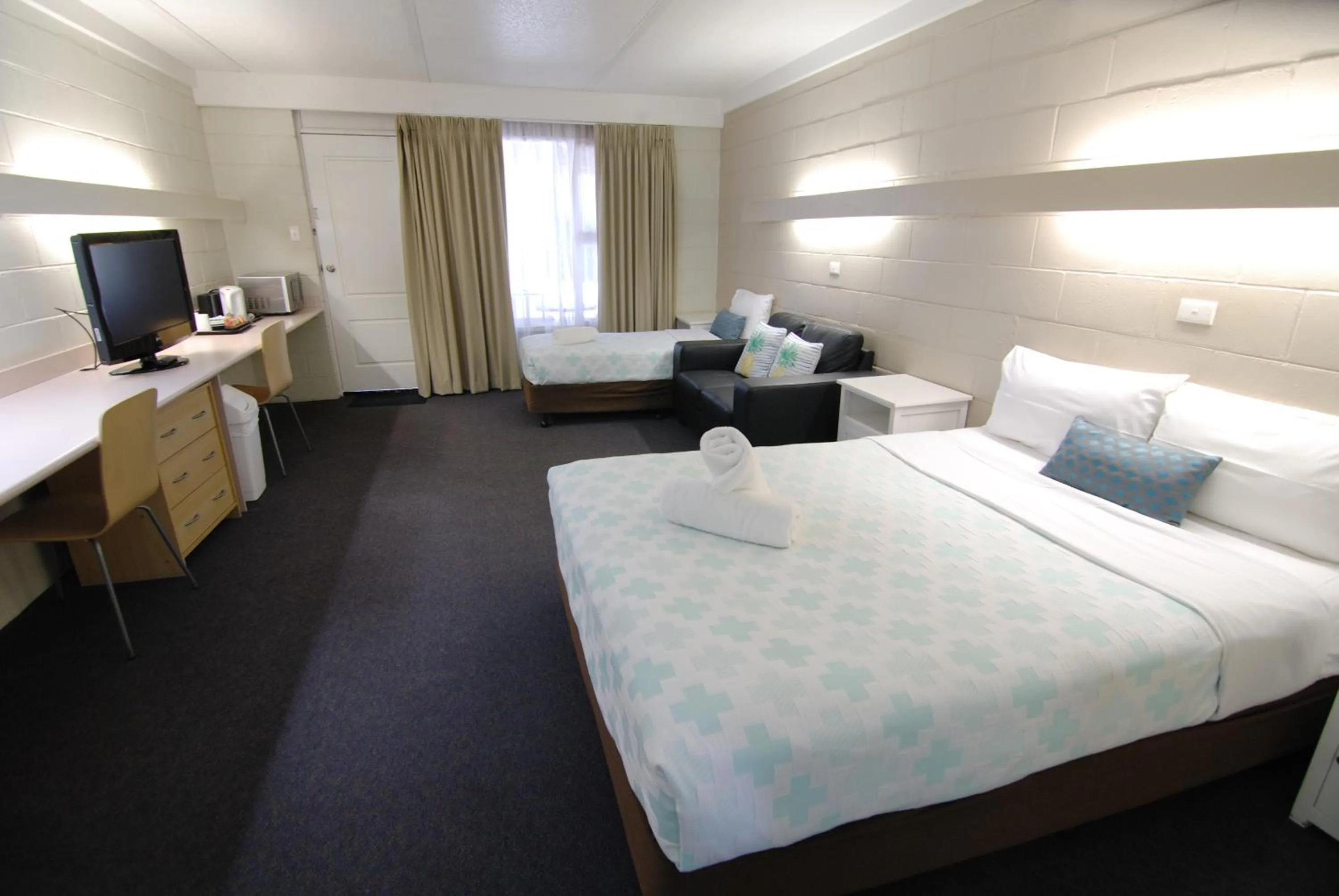 Bed in Mayfair Motel