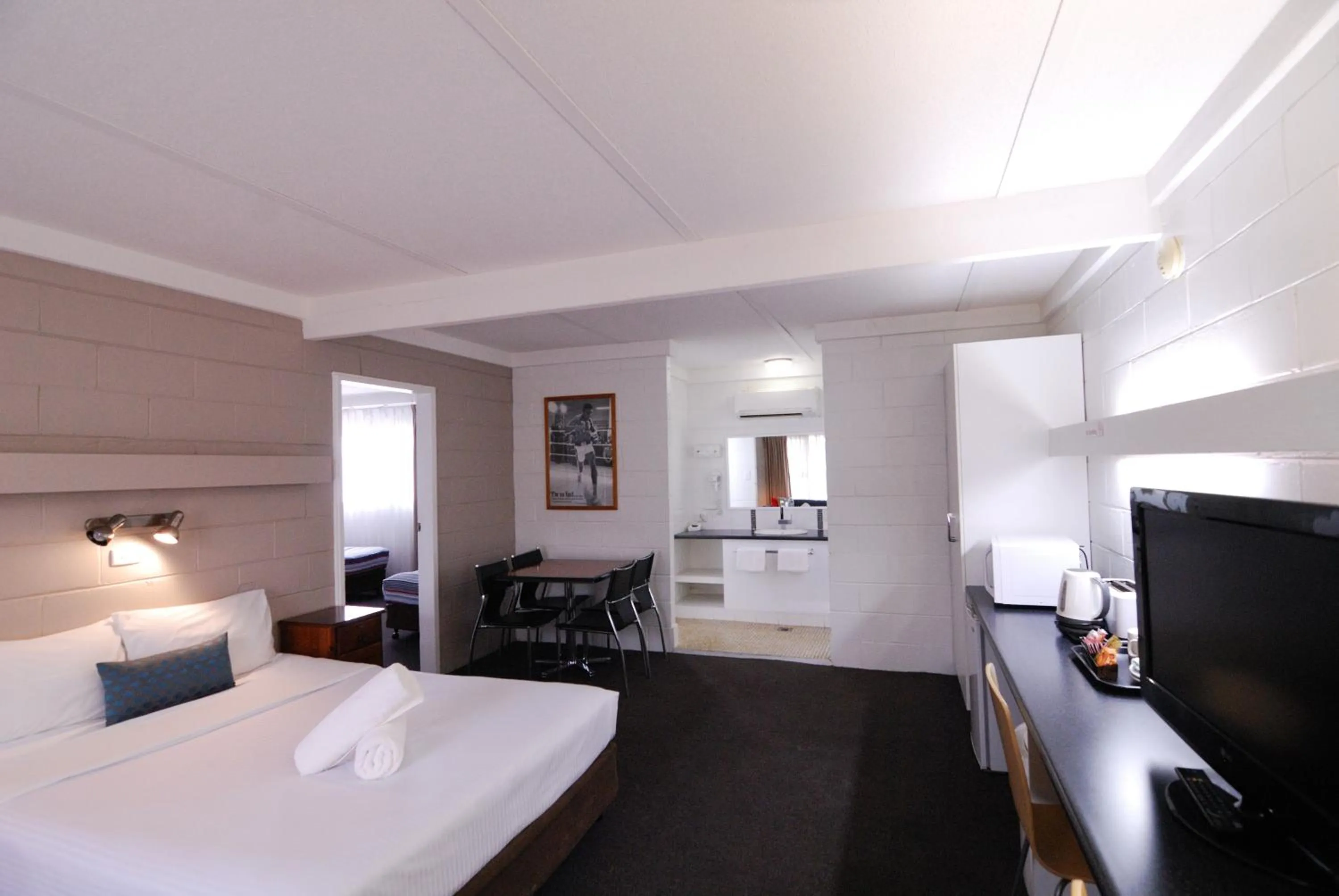 Bed in Mayfair Motel